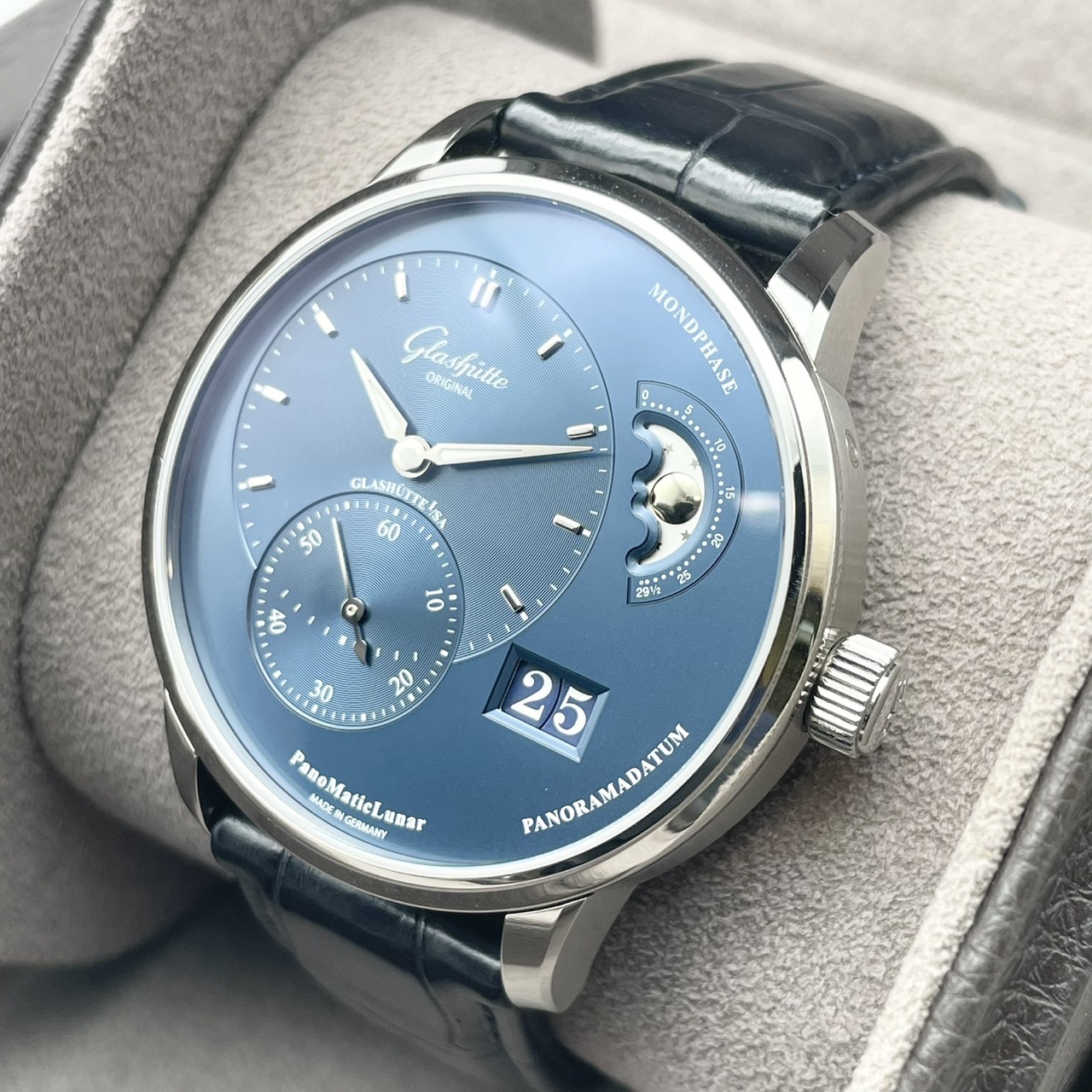 【定価161.7万円！】グラスヒュッテ パノマティックルナ 1-90-02-46-32-61 ブルー 40mm