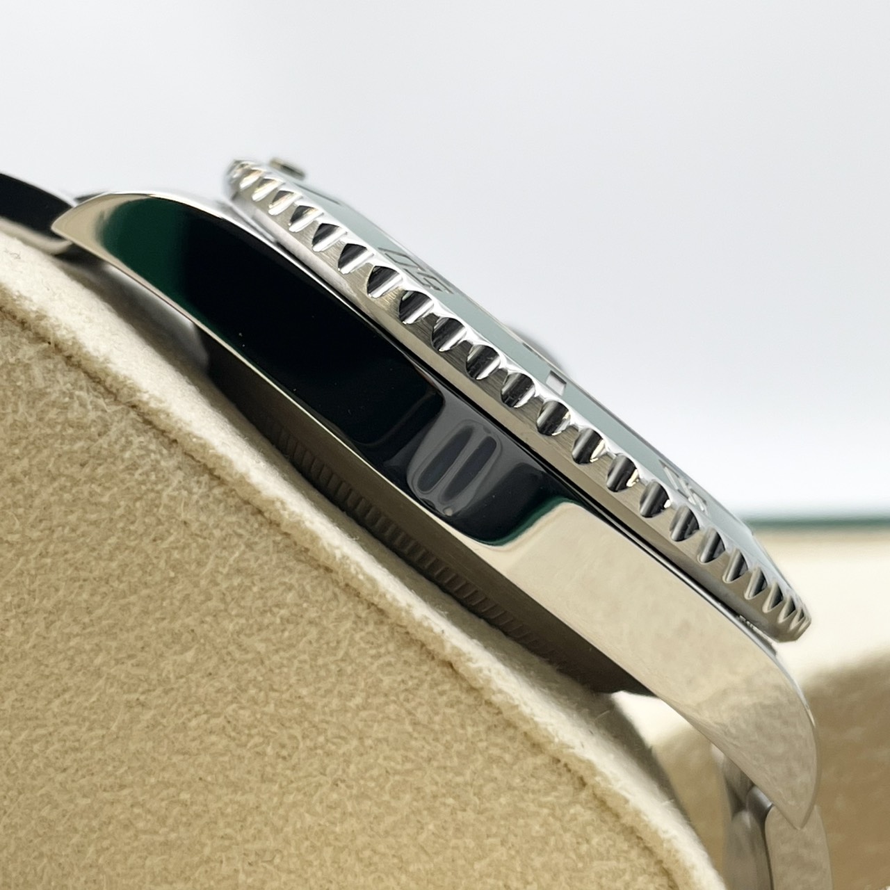 ロレックス サブマリーナーデイト 116610LV グリーン オイスターブレス 40mm