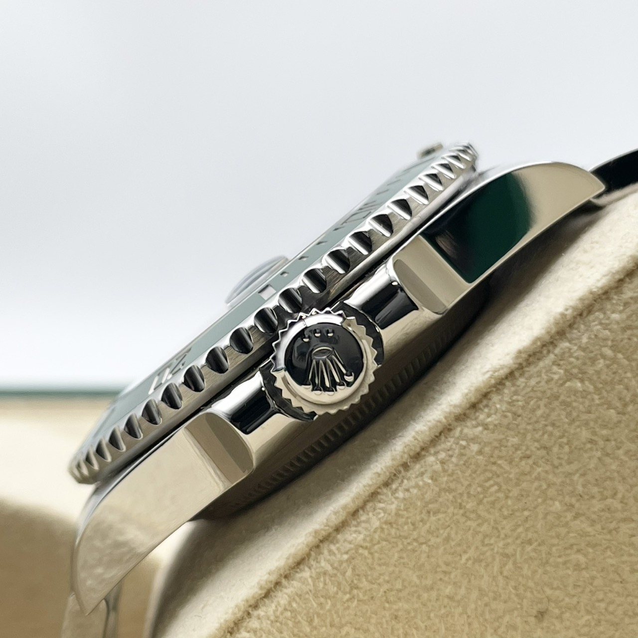 ロレックス サブマリーナーデイト 116610LV グリーン オイスターブレス 40mm