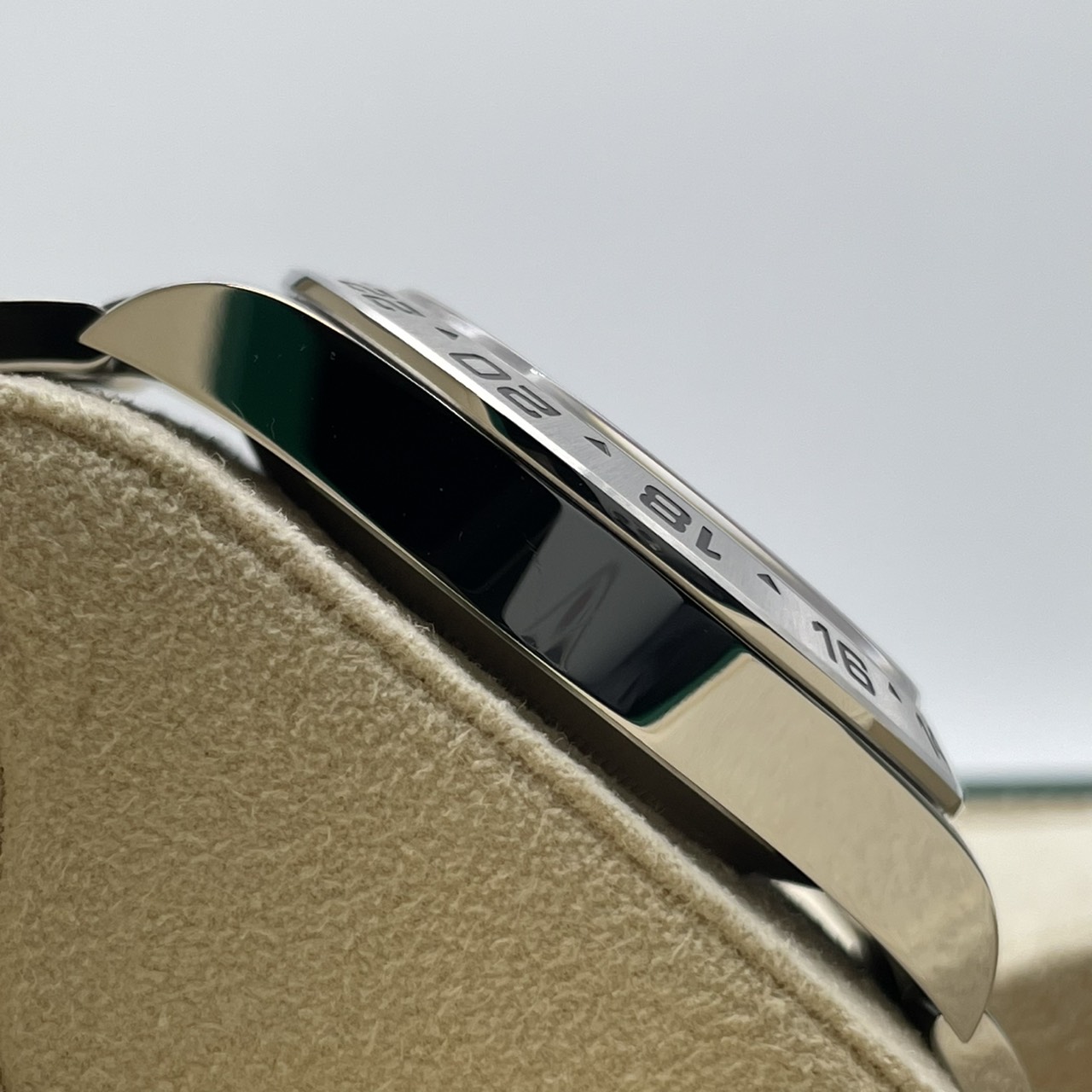 ロレックス エクスプローラーII 226570 ブラック オイスターブレスレット 42mm