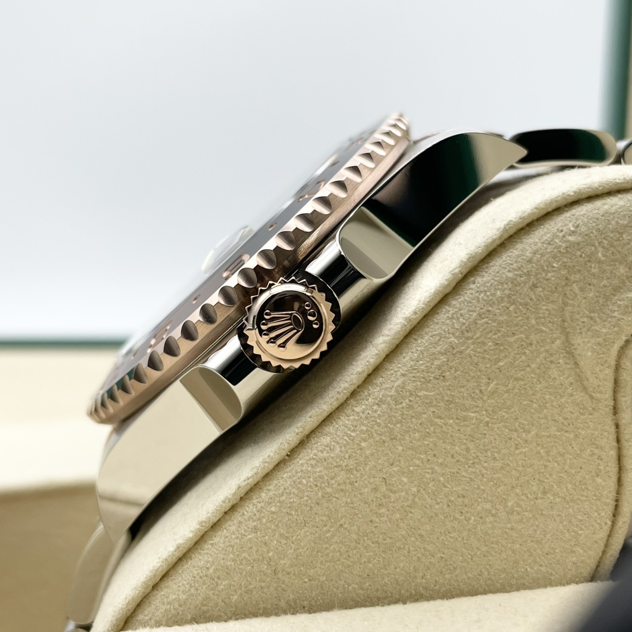 【保証書日付2026年2月！】 ロレックス GMTマスターII 126711CHNR ブラック 40mm