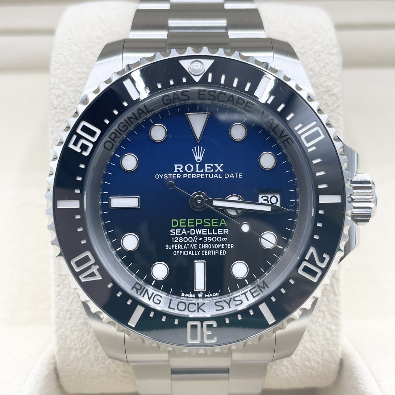 ロレックス シードゥエラー 136660 オイスターブレスレット Dブルー 44mm