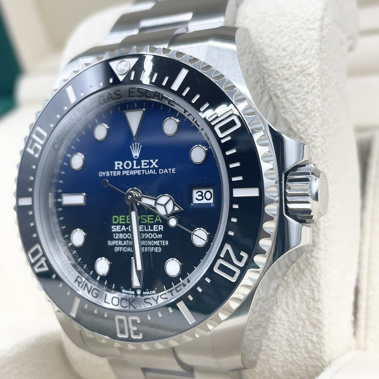 ロレックス シードゥエラー 136660 オイスターブレスレット Dブルー 44mm