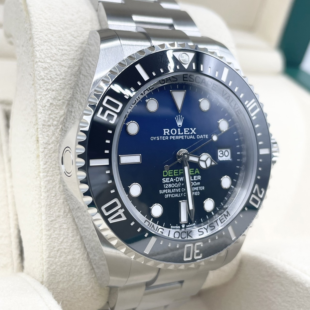 ロレックス シードゥエラー 136660 オイスターブレスレット Dブルー 44mm