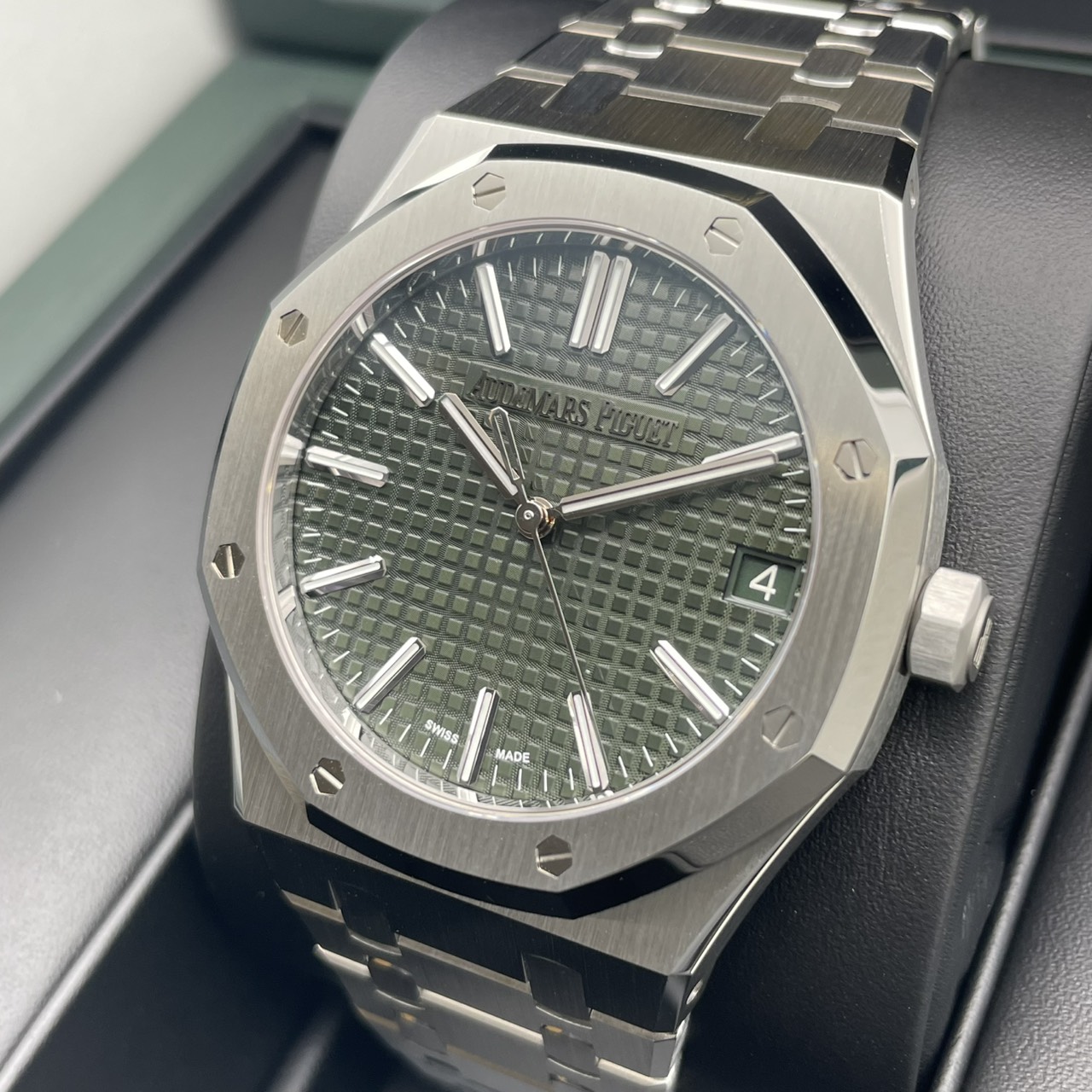 オーデマピゲ ロイヤルオーク 15510ST.OO.1320ST.09 カーキグリーン 41mm
