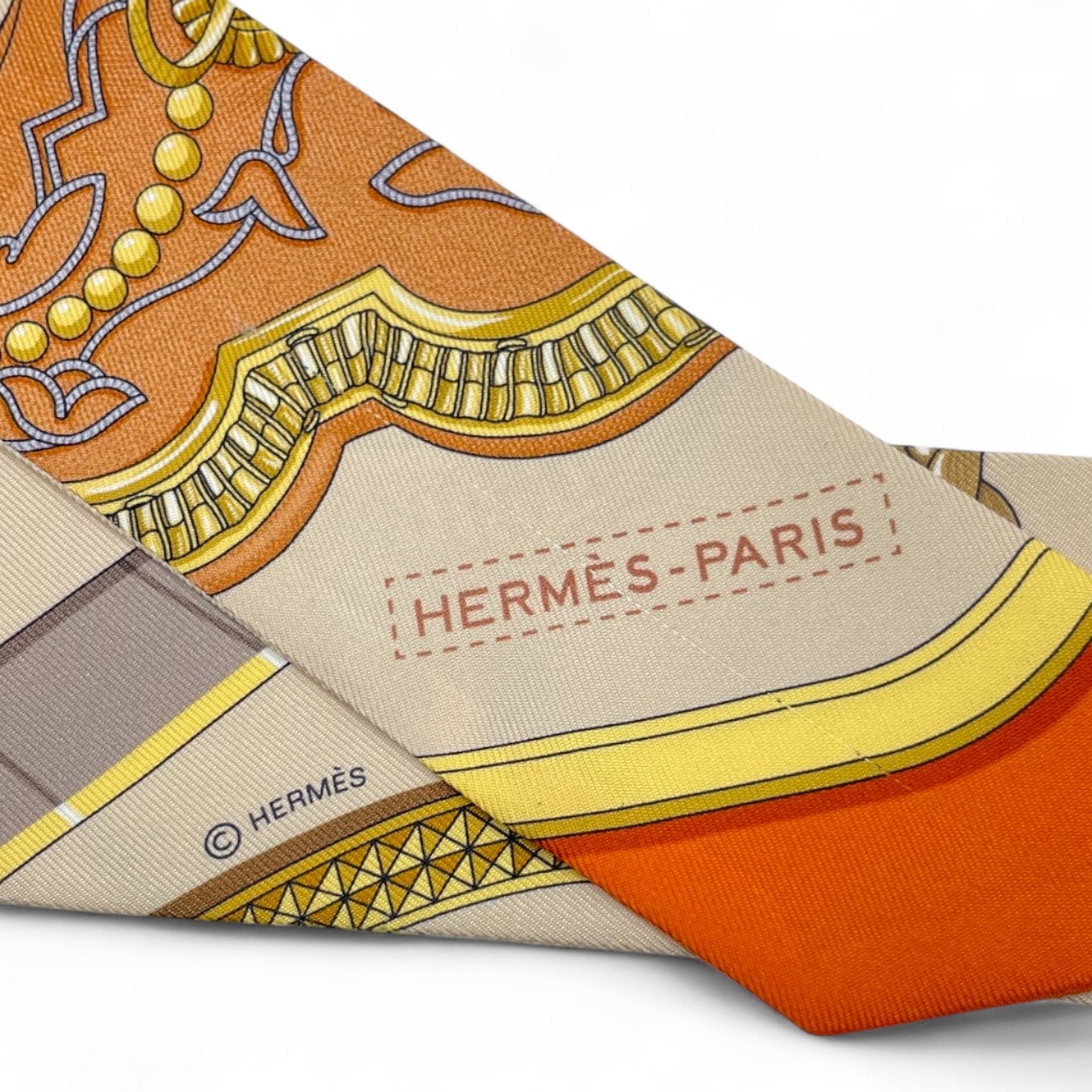 エルメス HERMES ツイリー ベージュサンドル×オレンジ×アントラシット エルメス ツイリー GRAND APPARAT グラン・アパラ 盛装の馬 オレンジ