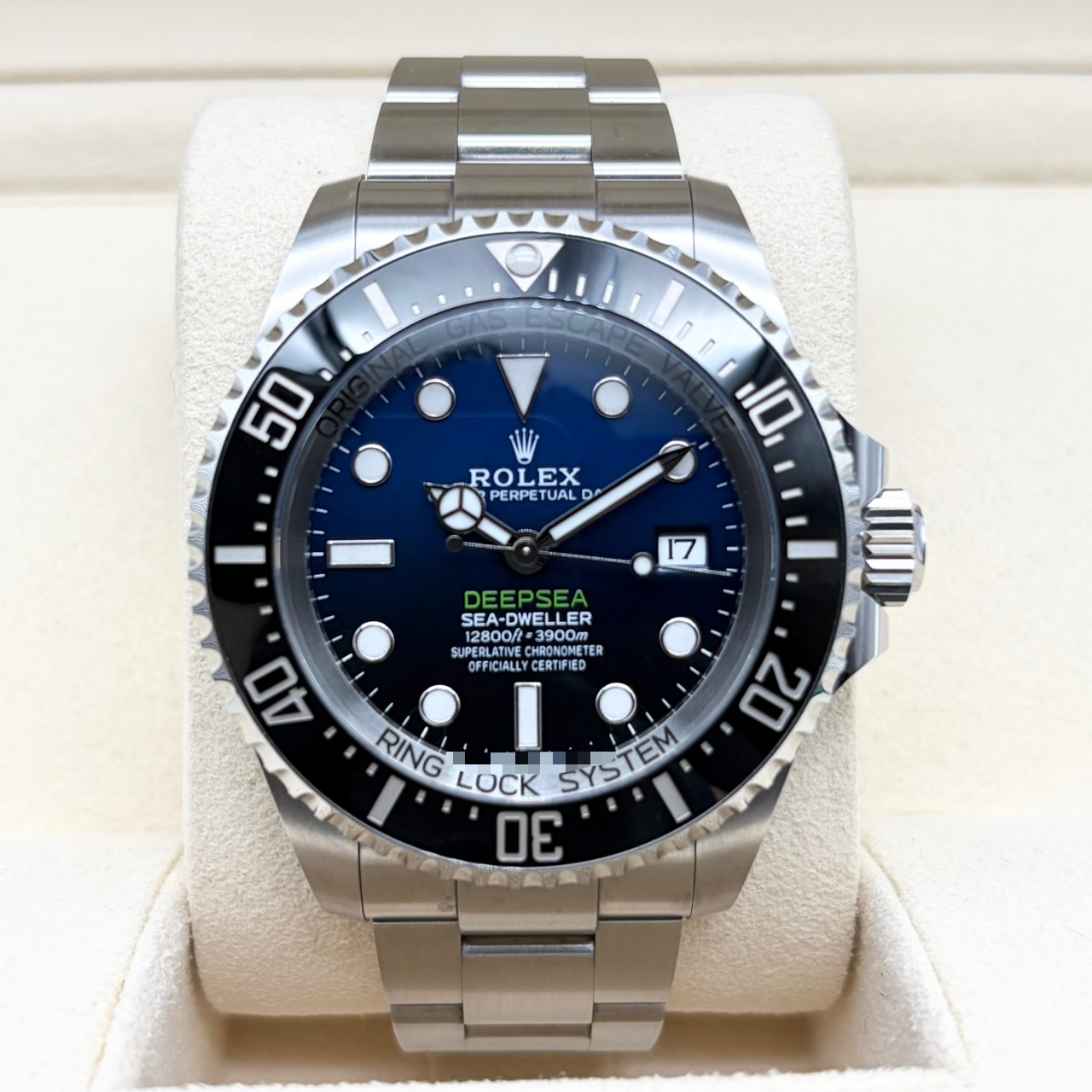 ロレックス ディープシー 136660 Dブルー 44mm