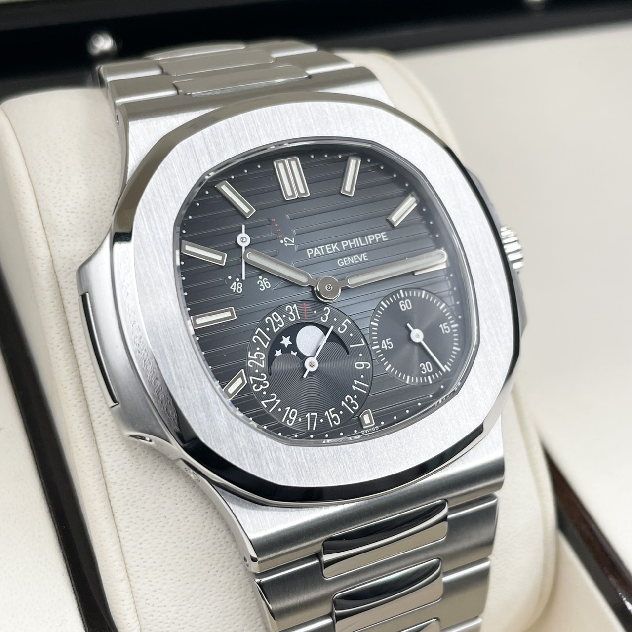 パテックフィリップ ノーチラス 5712/1A-001 ブルー 40mm