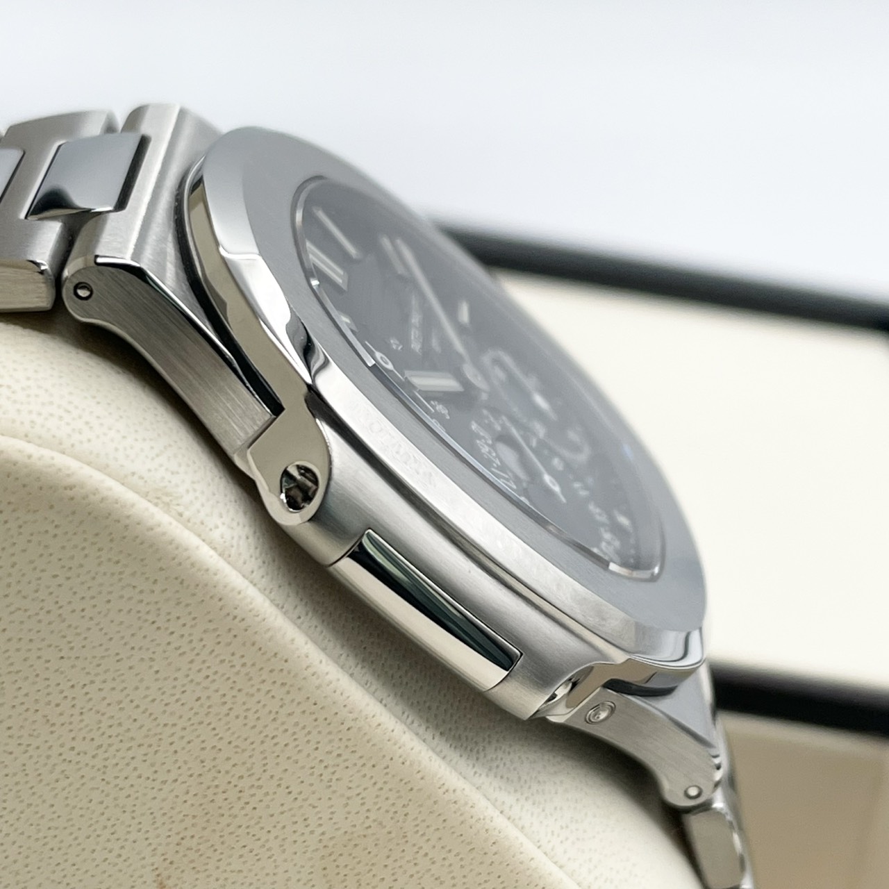 パテックフィリップ ノーチラス 5712/1A-001 ブルー 40mm