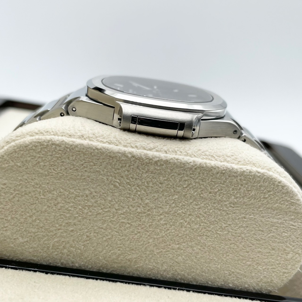 パテックフィリップ ノーチラス 7118/1A-001 ブルー・オパーリン 35.2mm