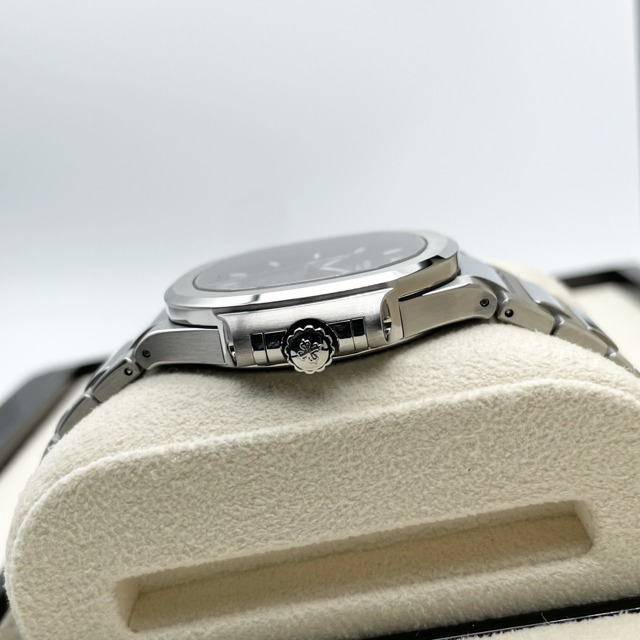 パテックフィリップ ノーチラス 7118/1A-001 ブルー・オパーリン 35.2mm