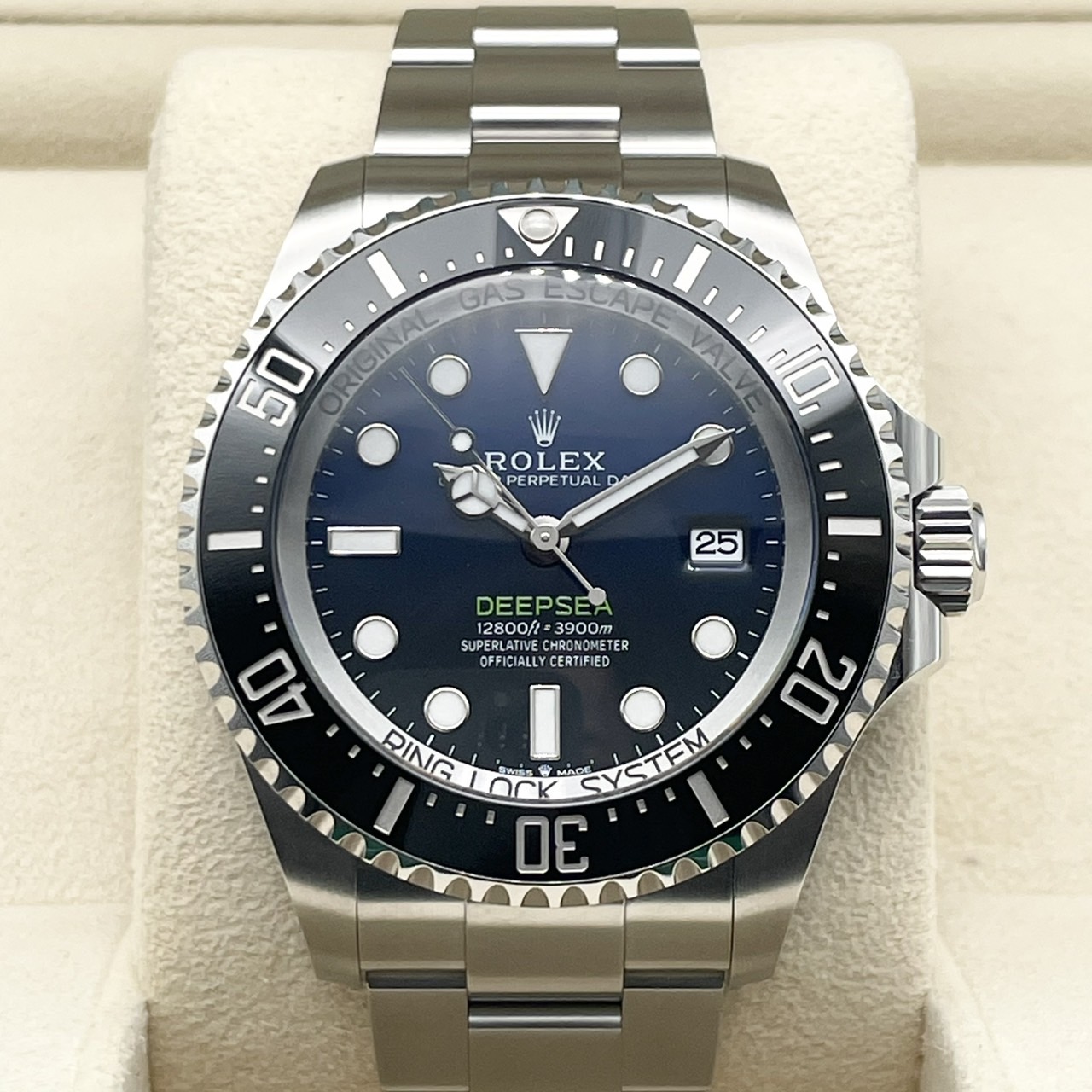 ロレックス ディープシー 136660 Dブルー オイスターブレスレット 44mm