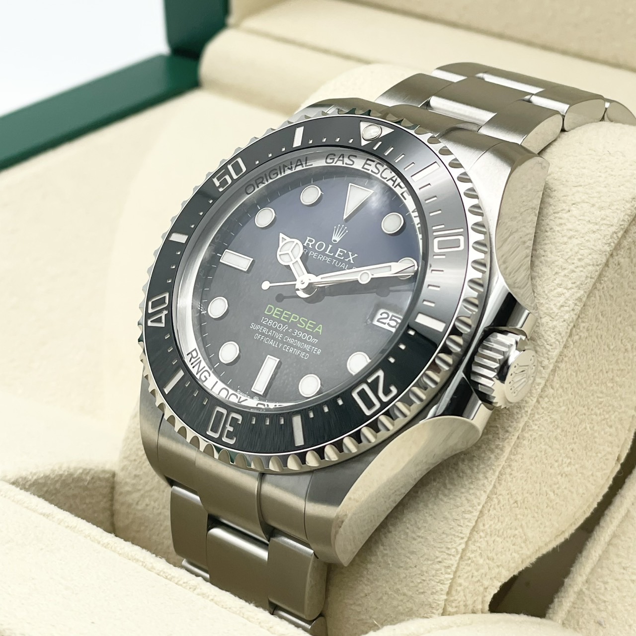 ロレックス ディープシー 136660 Dブルー オイスターブレスレット 44mm