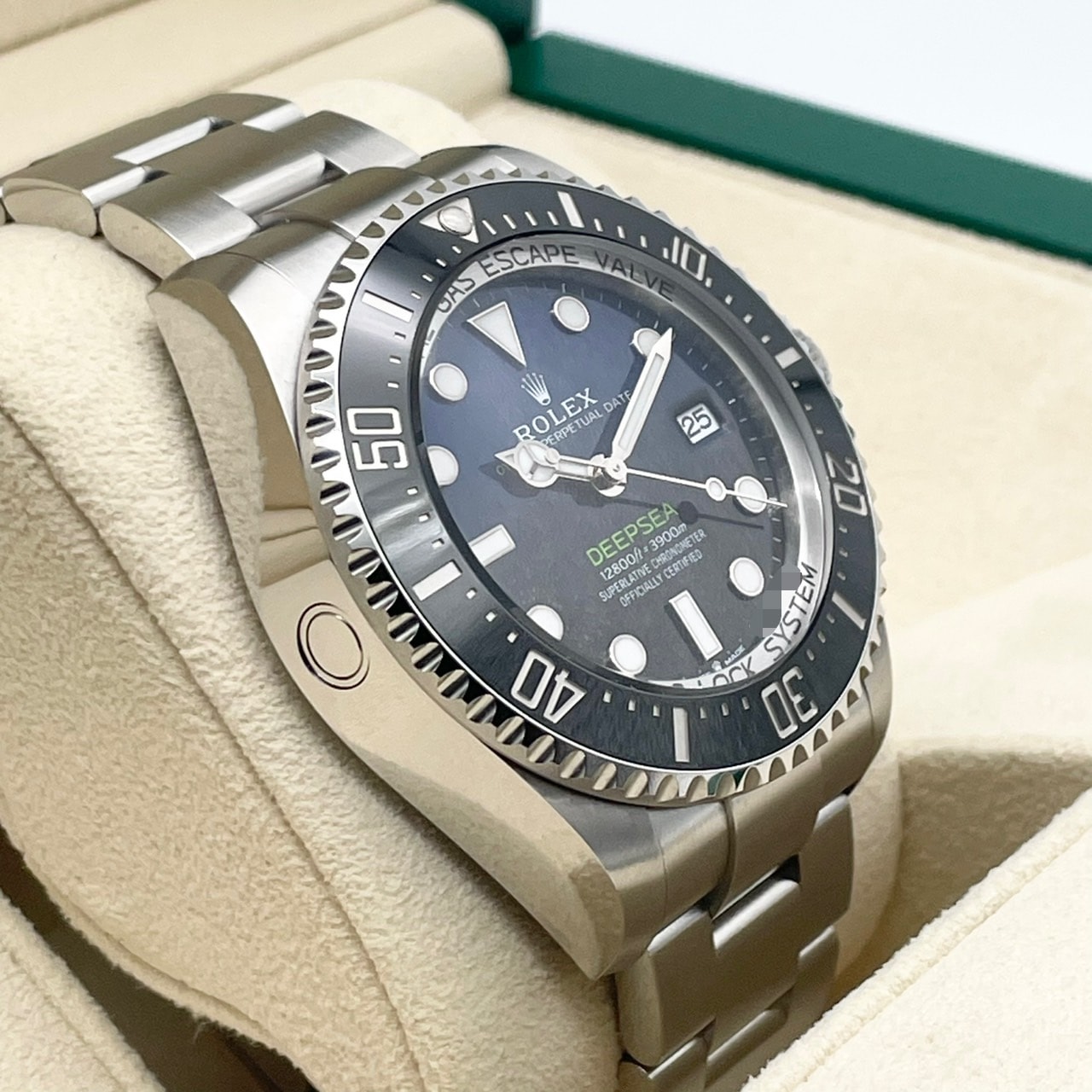 ロレックス ディープシー 136660 Dブルー オイスターブレスレット 44mm