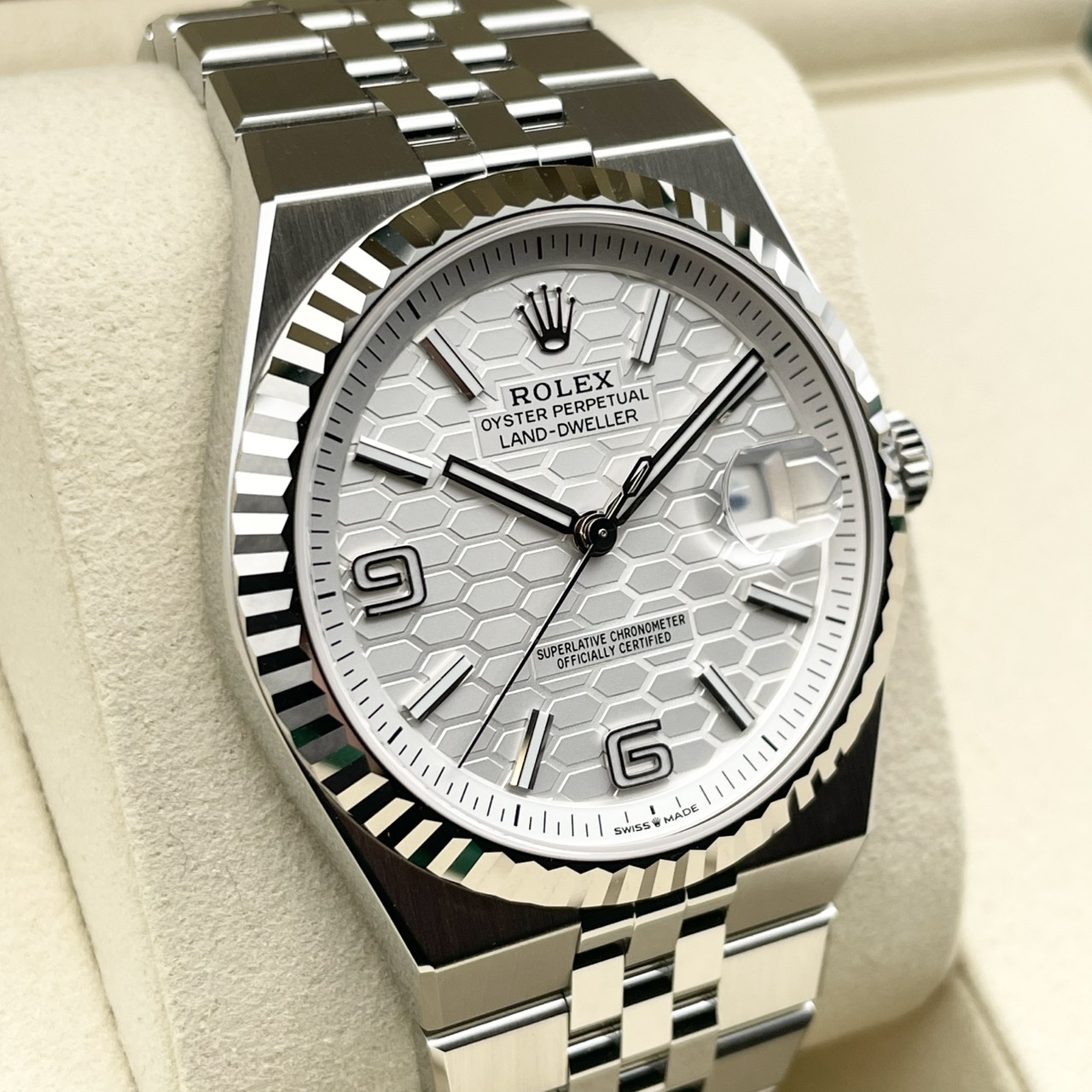 【保証書日付2026年1月！】 ロレックス ランドドゥエラー 127334 インテンスホワイト ハニカムモチーフ 40mm