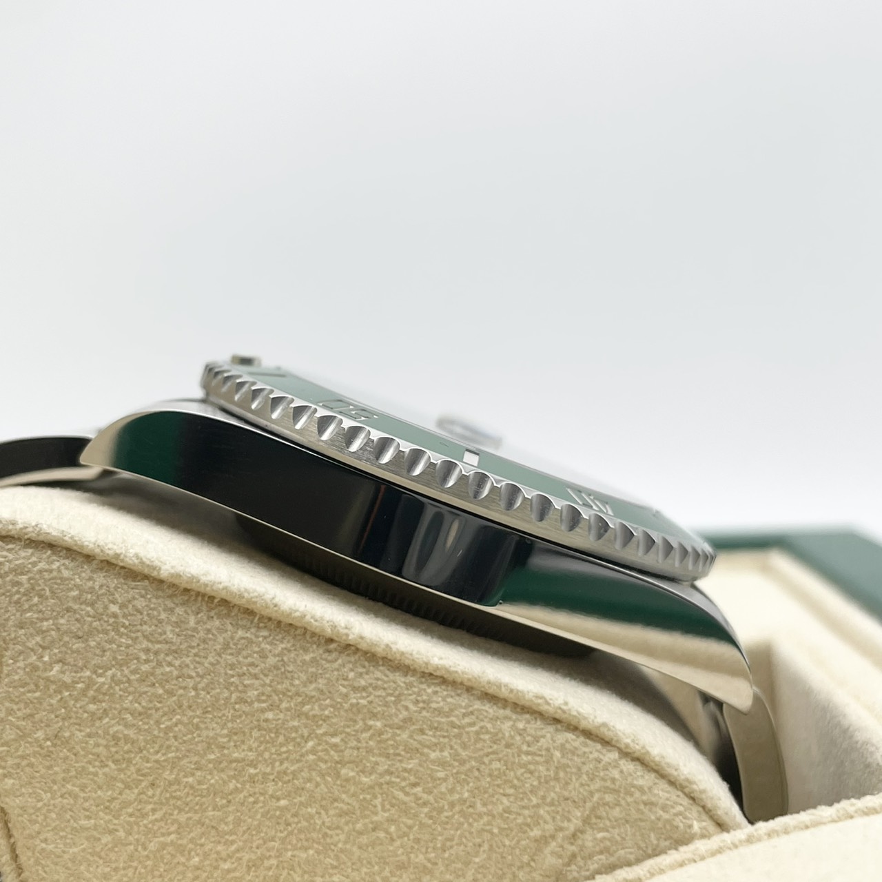 【廃盤モデル！鏡面バックル】ロレックス サブマリーナーデイト 116610LV グリーン オイスターブレス 40mm