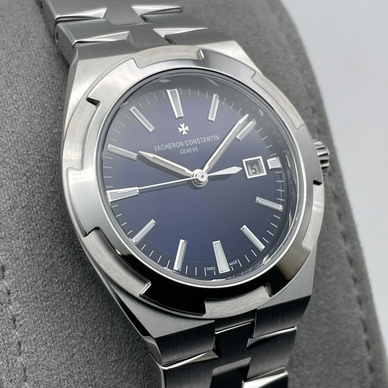 ヴァシュロンコンスタンタン オーヴァーシーズ 4600V/200A-B980 ブルー 34.5mm