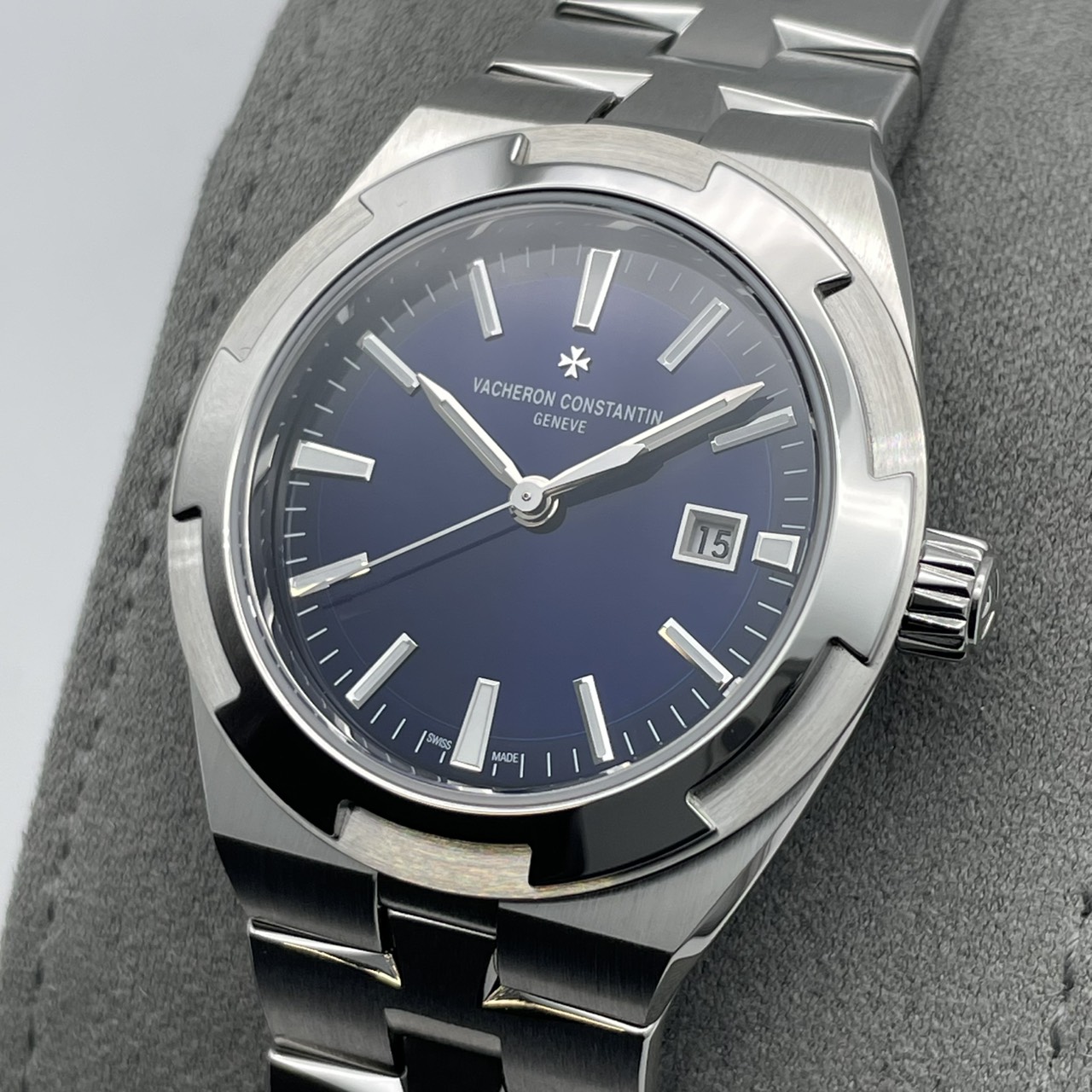 ヴァシュロンコンスタンタン オーヴァーシーズ 4600V/200A-B980 ブルー 34.5mm