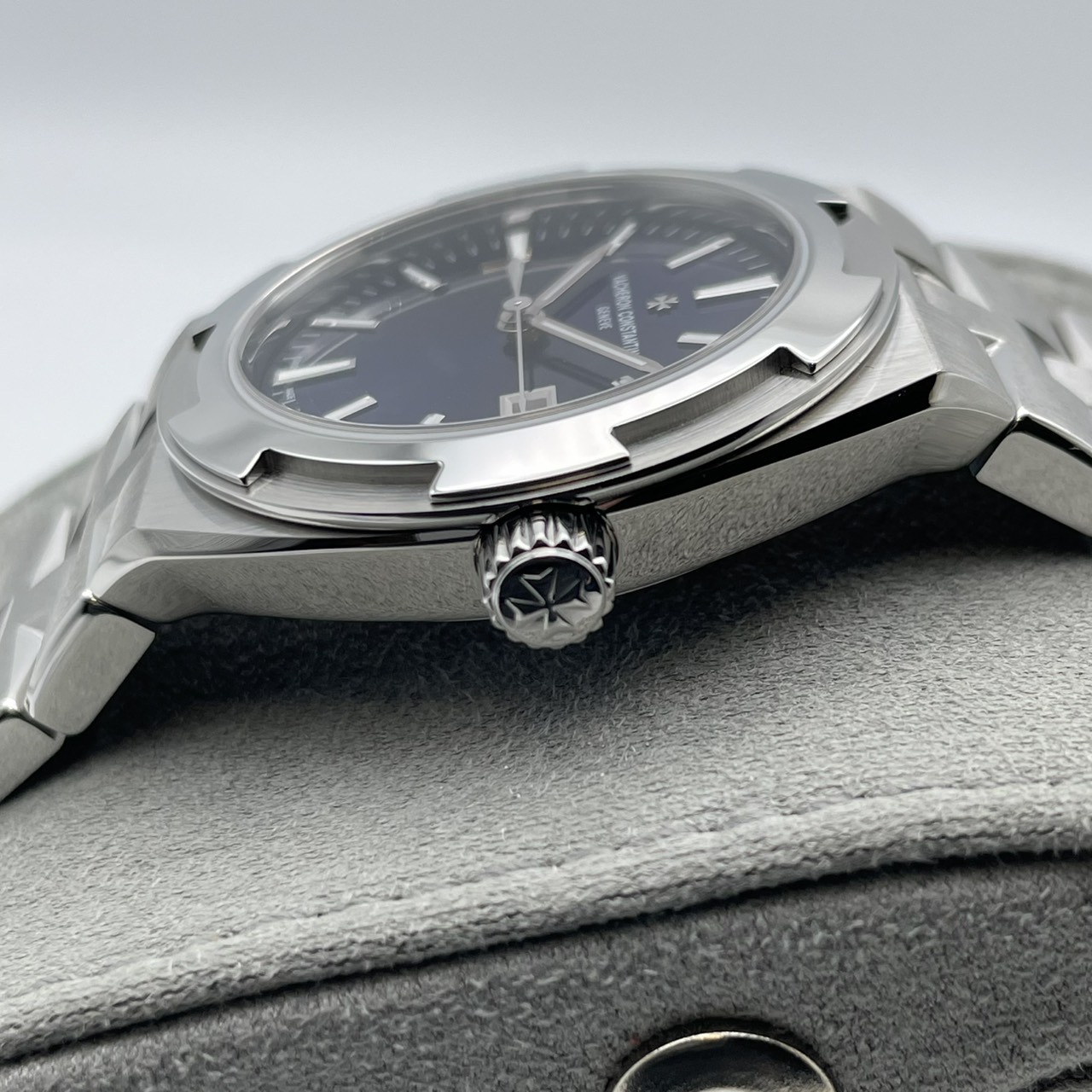 ヴァシュロンコンスタンタン オーヴァーシーズ 4600V/200A-B980 ブルー 34.5mm