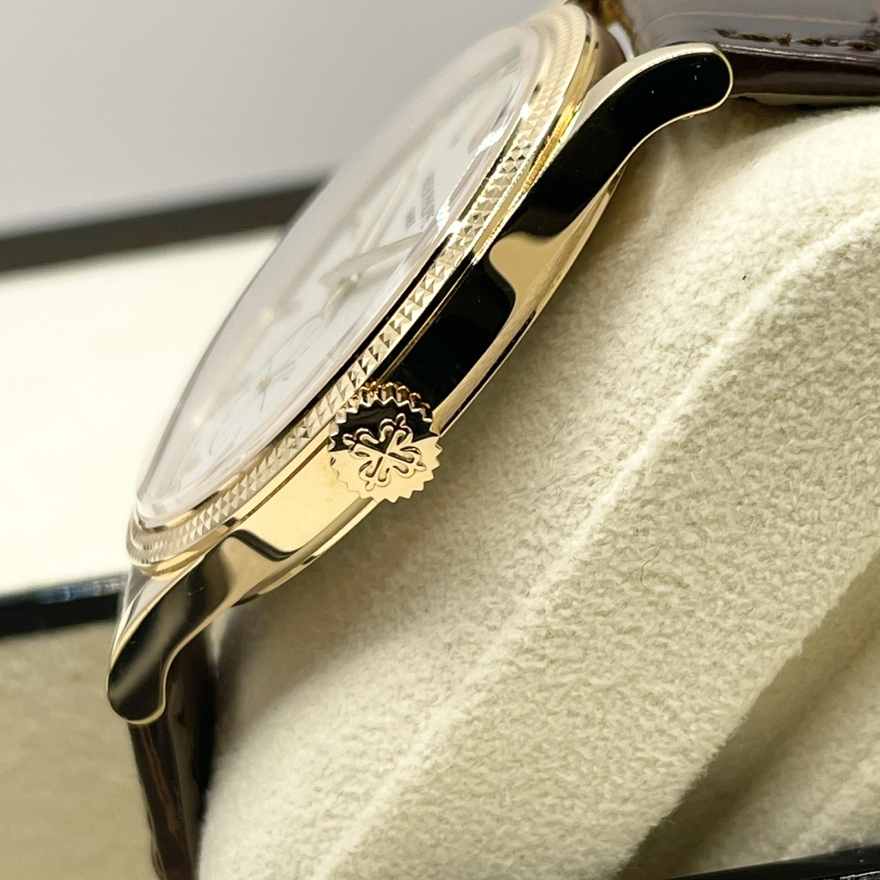 【定価6,110,000円】【箱保証書完備】パテックフィリップ カラトラバ 6119R-001 シルバー 39mm