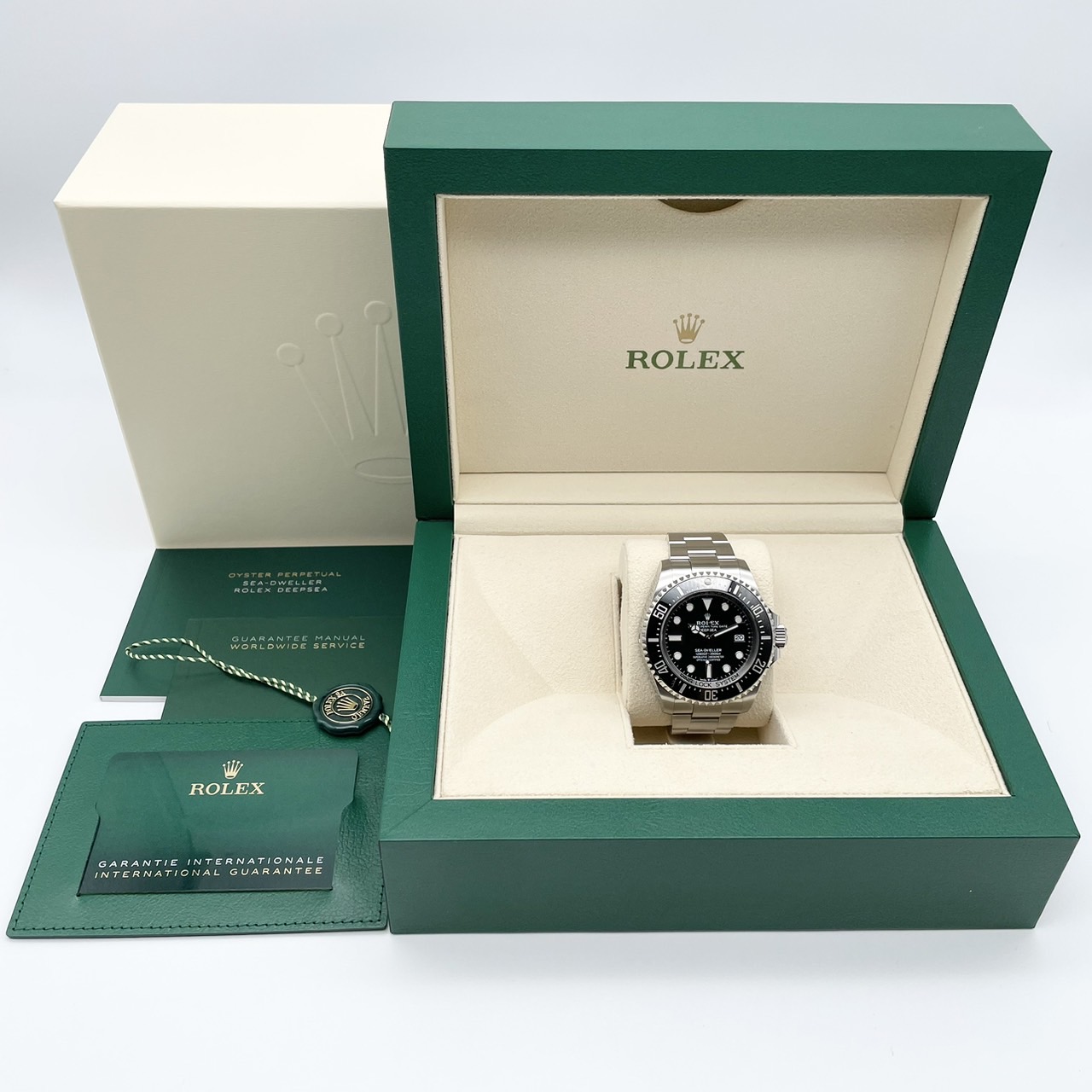 ロレックス シードゥエラーディープシー 136660 オイスターブレスレット ブラック 44mm