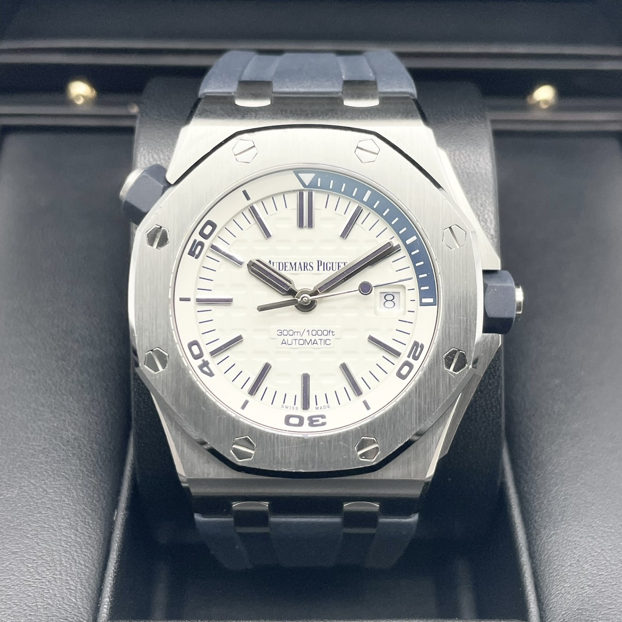 オーデマピゲ ロイヤルオークオフショア 15710ST.OO.A010CA.01 ホワイト 42mm