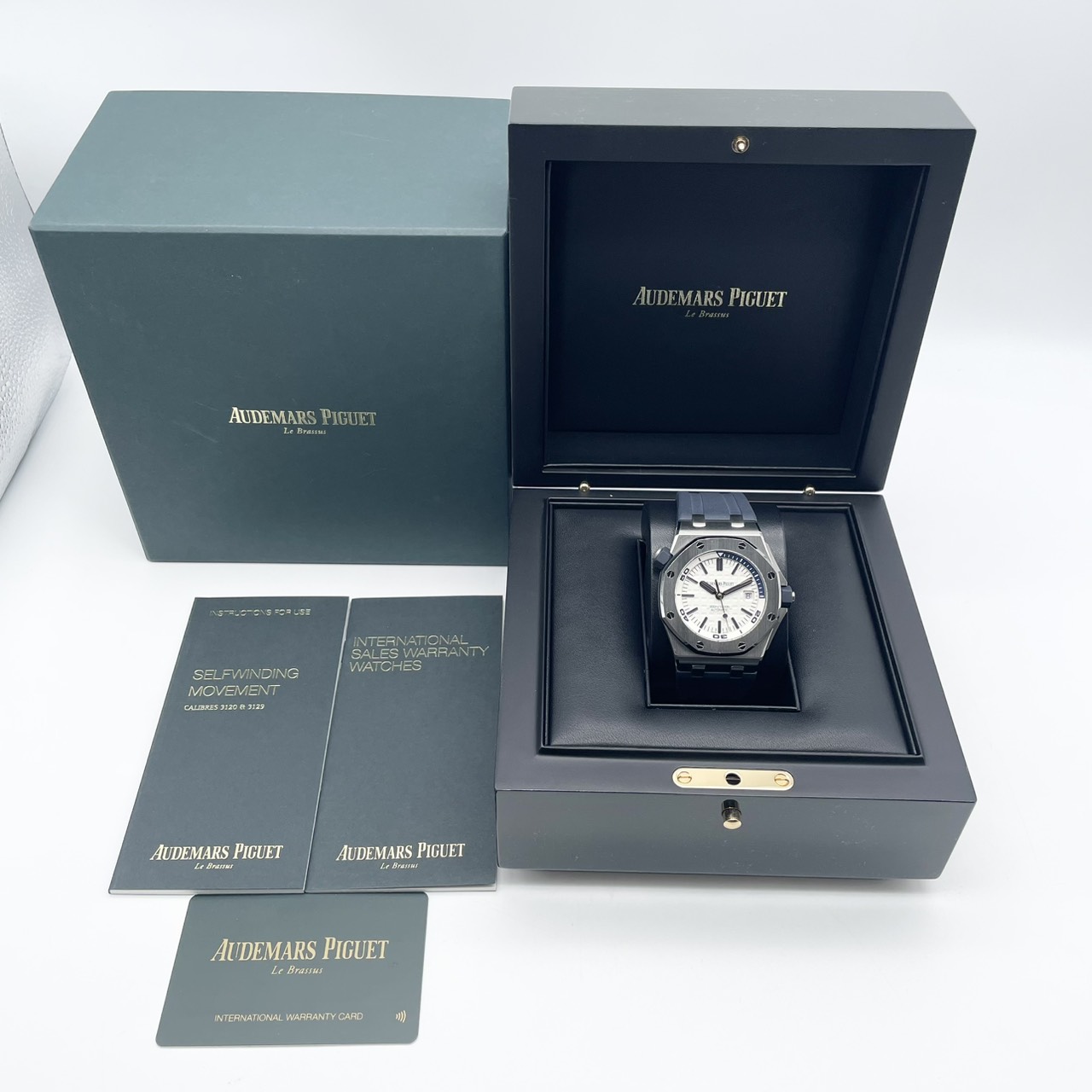 オーデマピゲ ロイヤルオークオフショア 15710ST.OO.A010CA.01 ホワイト 42mm