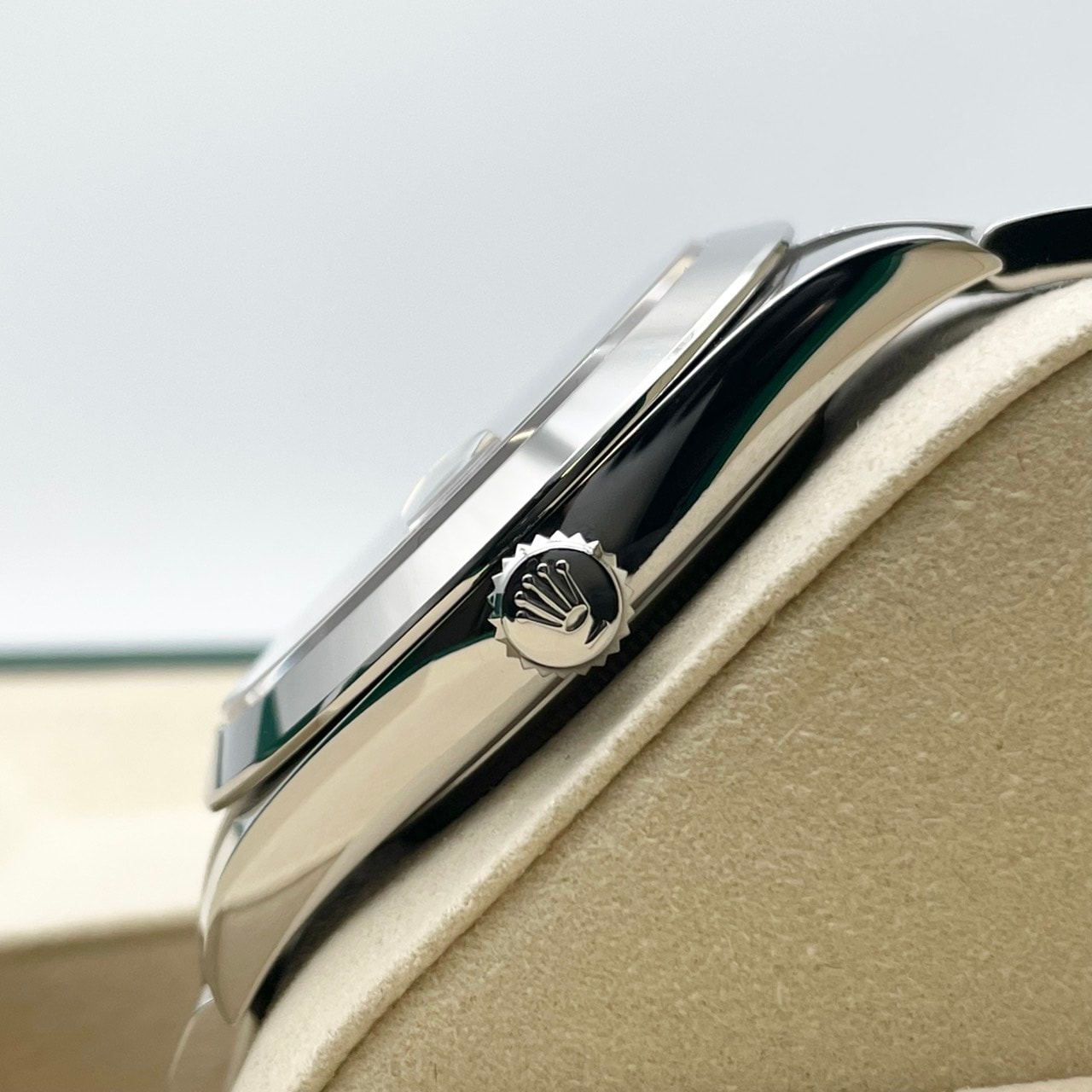 ロレックス デイトジャスト 126300 スレートローマン オイスターブレスレット 41mm