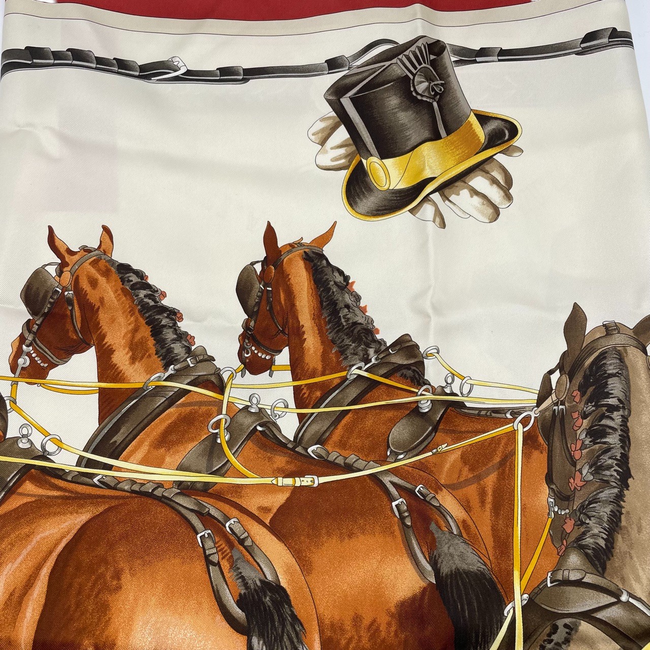 エルメス カレ 90 弓形連結 レッド/ブラウン/ベージュ シルク100