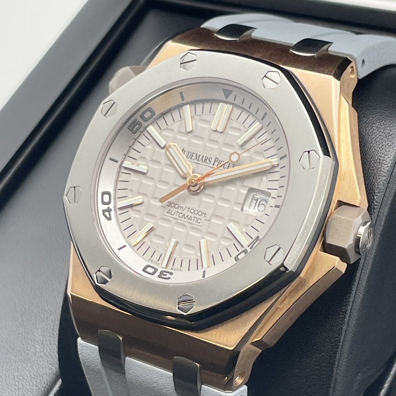 【世界500本限定】 ロイヤルオークオフショア ダイバー  15711OI.OO.A006CA.01 グレー ピンクゴールド×チタン  42mm