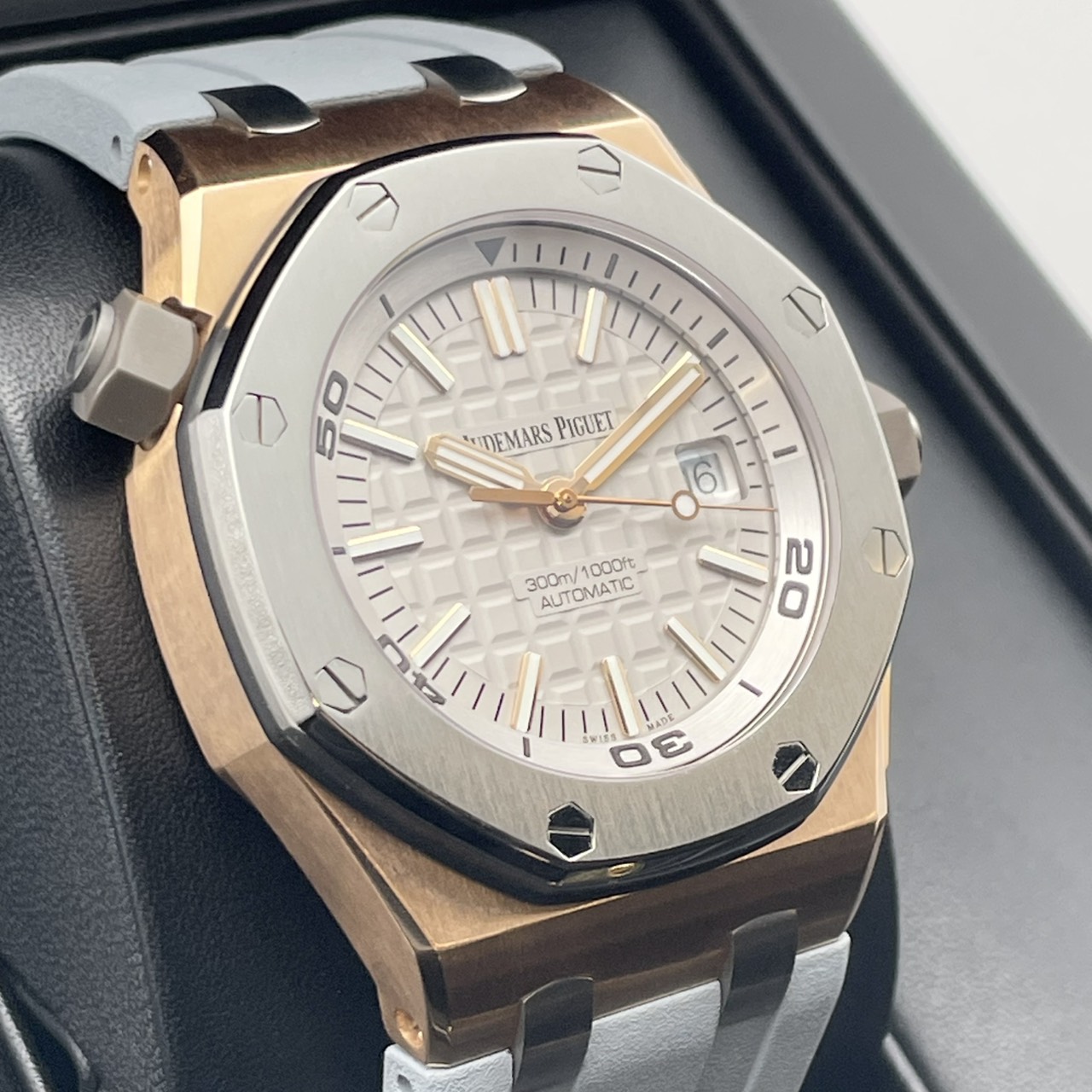 【世界500本限定】 ロイヤルオークオフショア ダイバー  15711OI.OO.A006CA.01 グレー ピンクゴールド×チタン  42mm