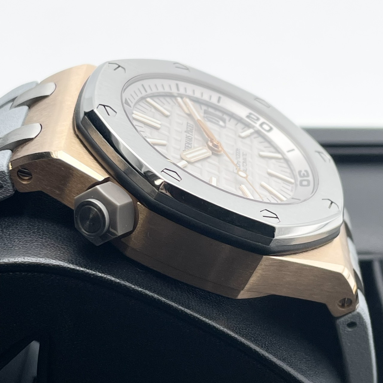 【世界500本限定】 ロイヤルオークオフショア ダイバー  15711OI.OO.A006CA.01 グレー ピンクゴールド×チタン  42mm