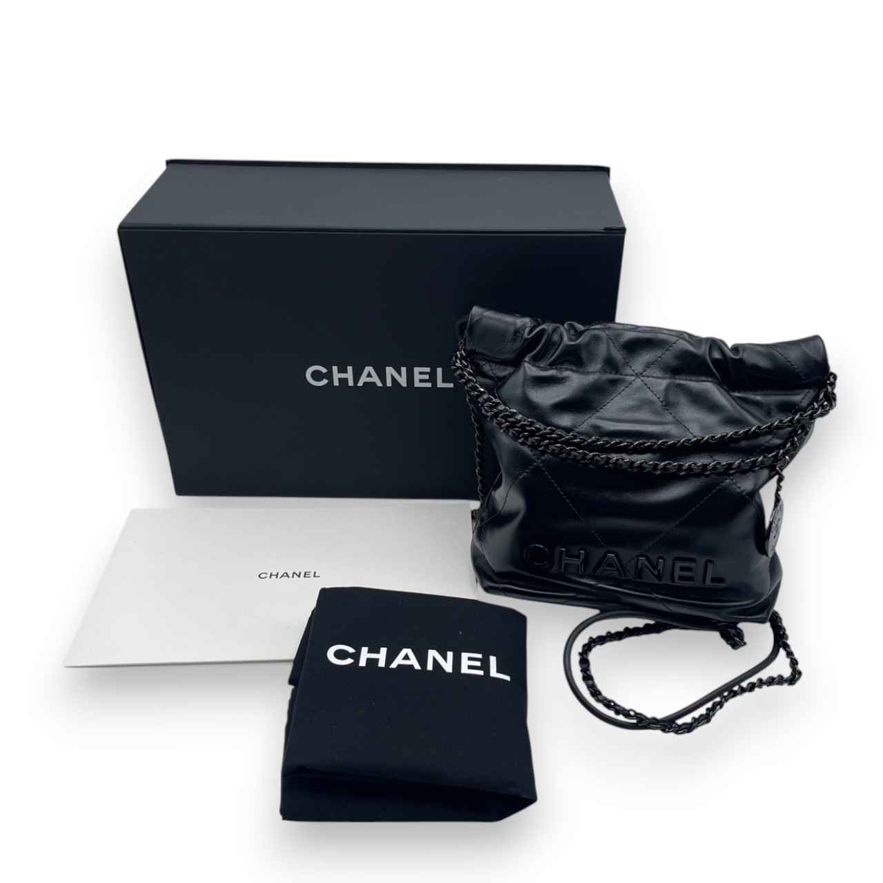 シャネル CHANEL22 ミニ ブラック シャイニーカーフスキン ブラック金具