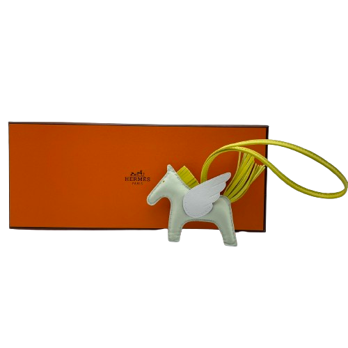 エルメス ペガサス バッグチャーム PM ヴェールフィズ・ラム・クレ B刻印