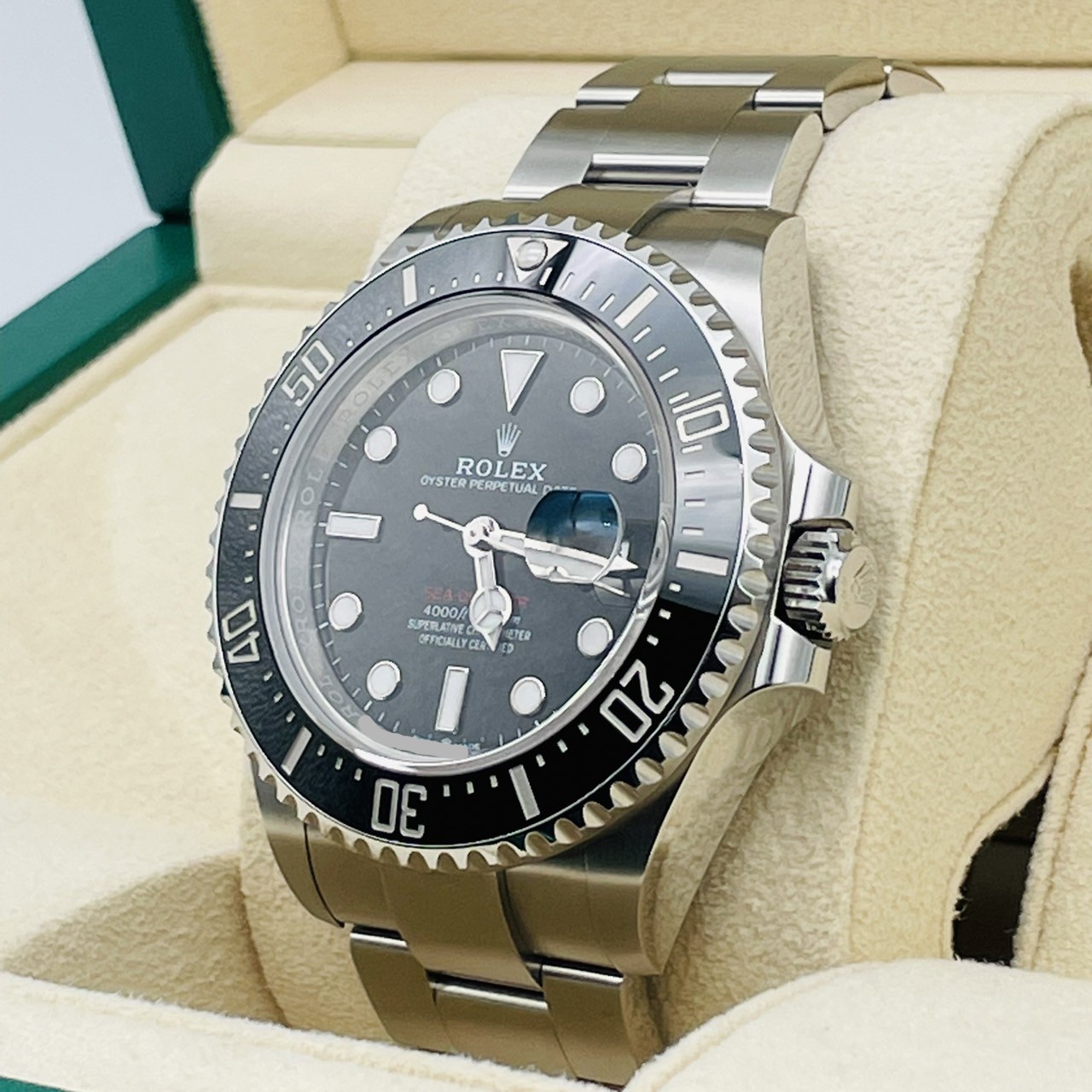 ロレックス シードゥエラー 126600 オイスターブレスレット ブラック 43mm