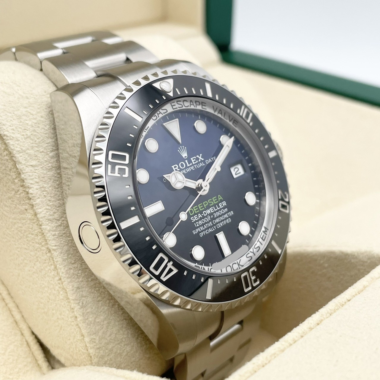 ロレックス シードゥエラーディープシー 136660 Dブルー オイスターブレスレット 44mm