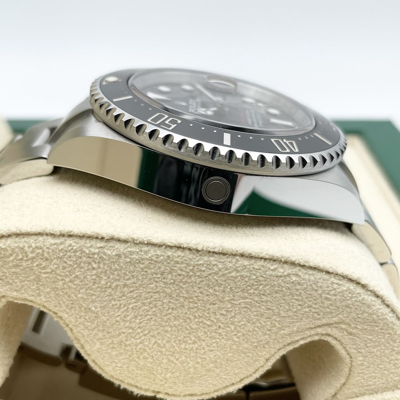 ロレックス シードゥエラー 126600 オイスターブレスレット ブラック 43mm