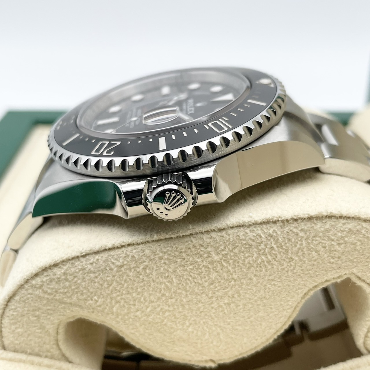 ロレックス シードゥエラー 126600 オイスターブレスレット ブラック 43mm