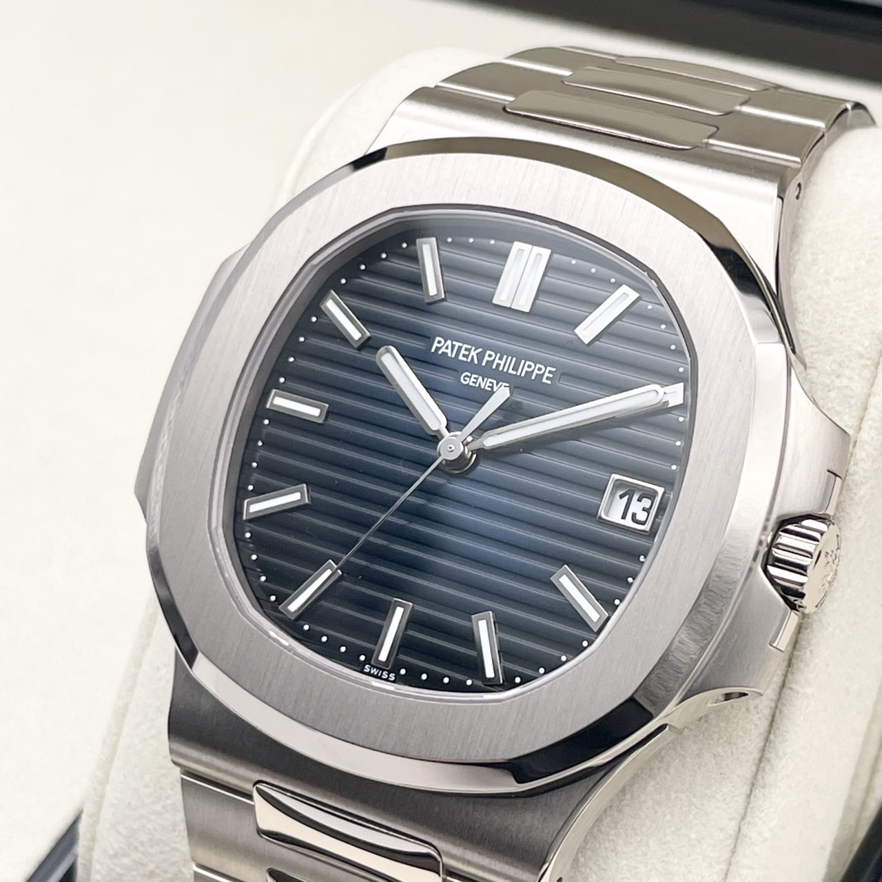 【美品】パテックフィリップ 正史　箱無し 未使用)PATEK PHILIPPEパテック・フィリップ ノーチラス ホワイト 5711