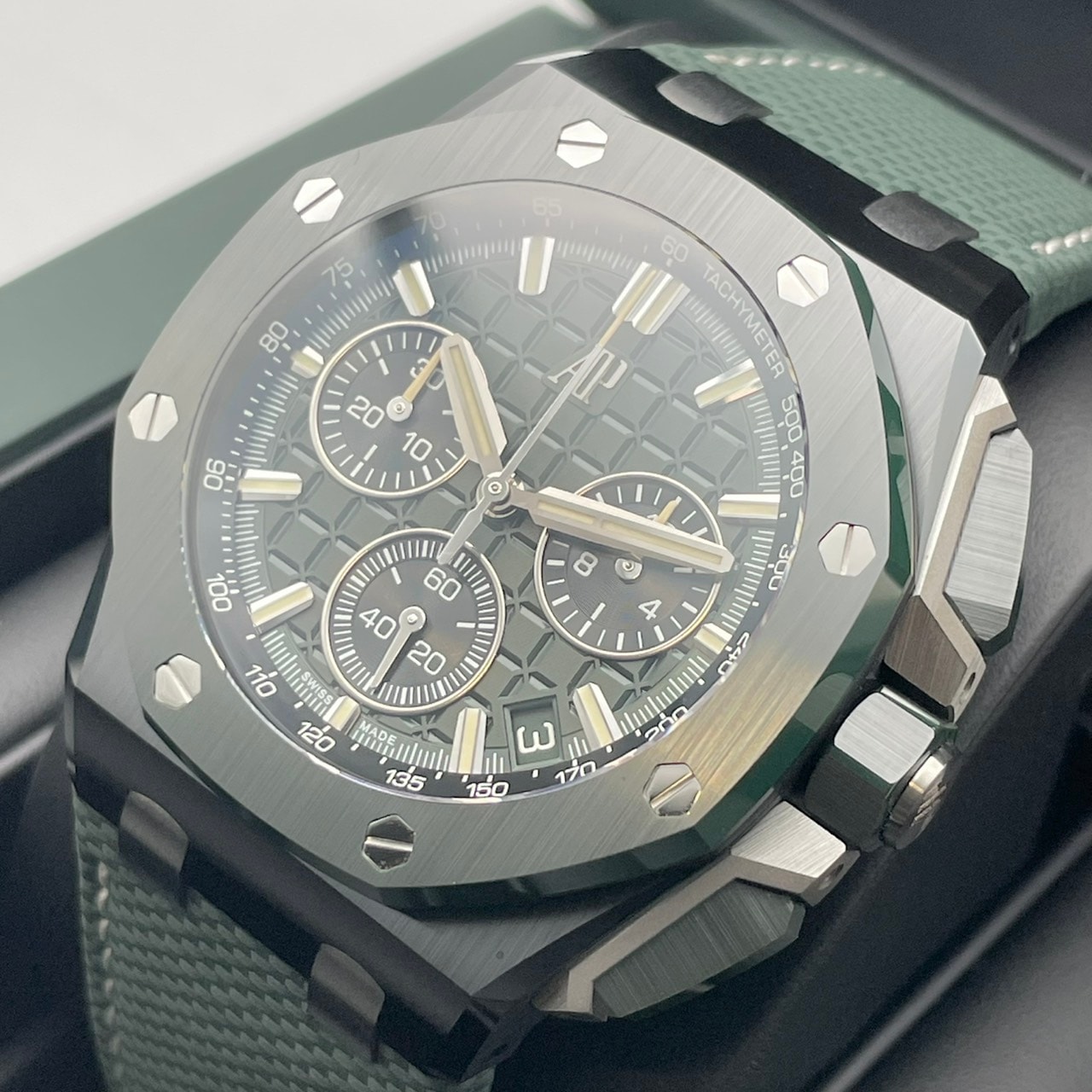 【定価8,415,000円！】【25年新作！】ロイヤルオーク オフショア 26420CE.OO.A063VE.01 グリーン 43mm