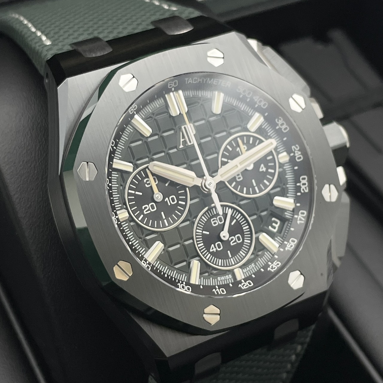 【定価8,415,000円！】【25年新作！】ロイヤルオーク オフショア 26420CE.OO.A063VE.01 グリーン 43mm