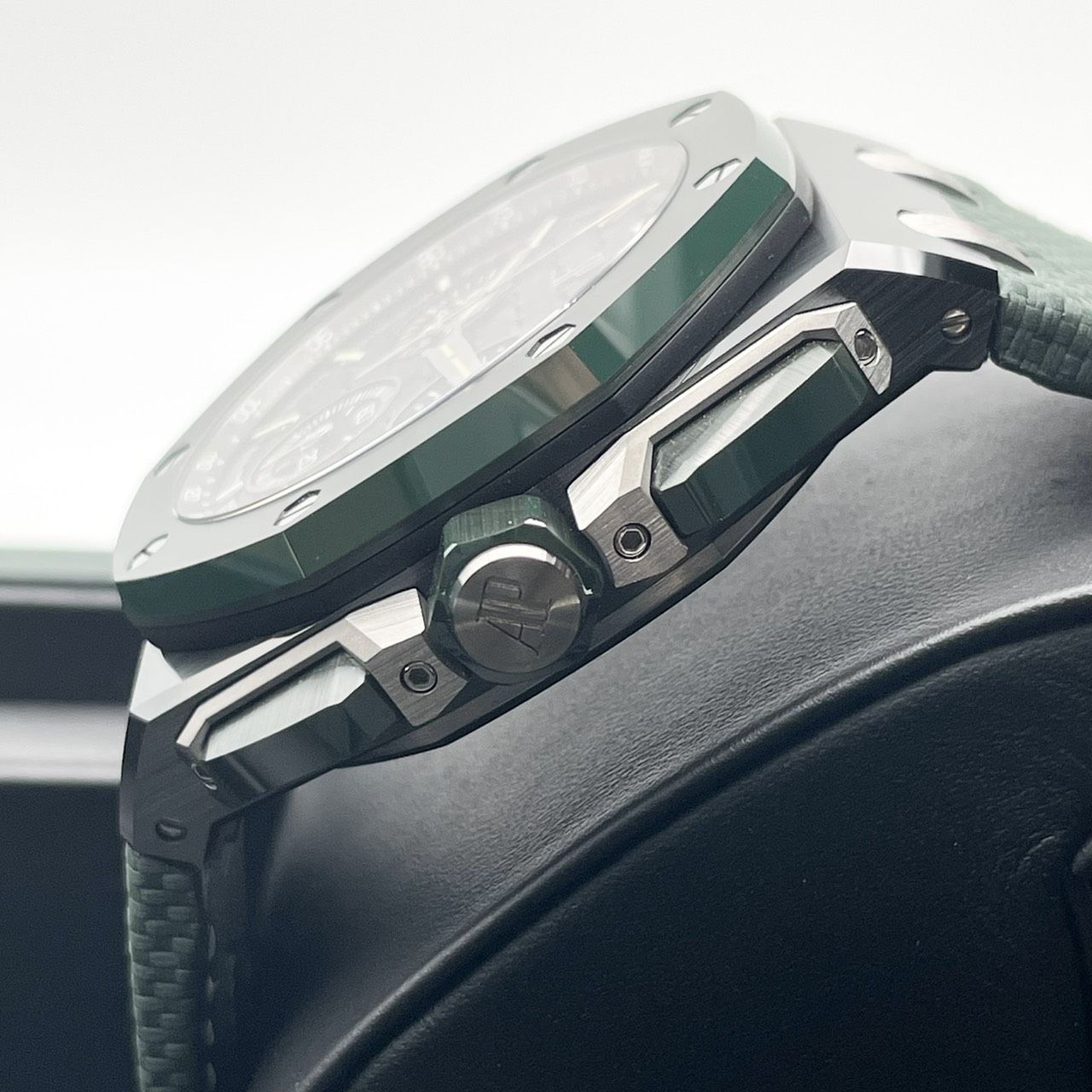 【定価8,415,000円！】【25年新作！】ロイヤルオーク オフショア 26420CE.OO.A063VE.01 グリーン 43mm