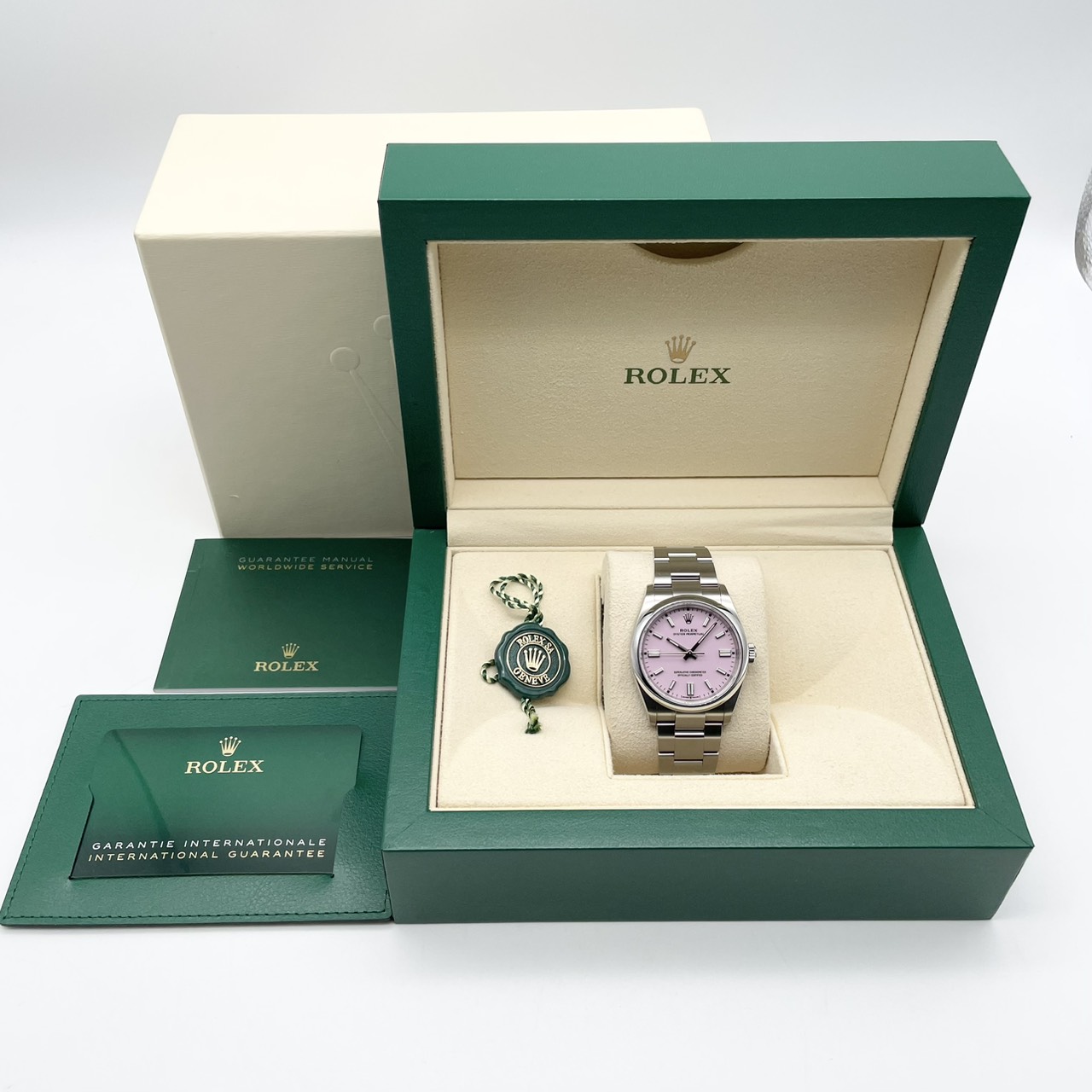 ロレックス Rolex 腕時計 オイスターパーペチュアル36 126000 ランダムシリアル ルーレット刻印 キャンディピンク文字盤 夜光針/インデックス SS 自動巻き 【箱・保付き】 【中古】 ロレックス オイスターパーペチュアル 36 126000 ターコイズブルー