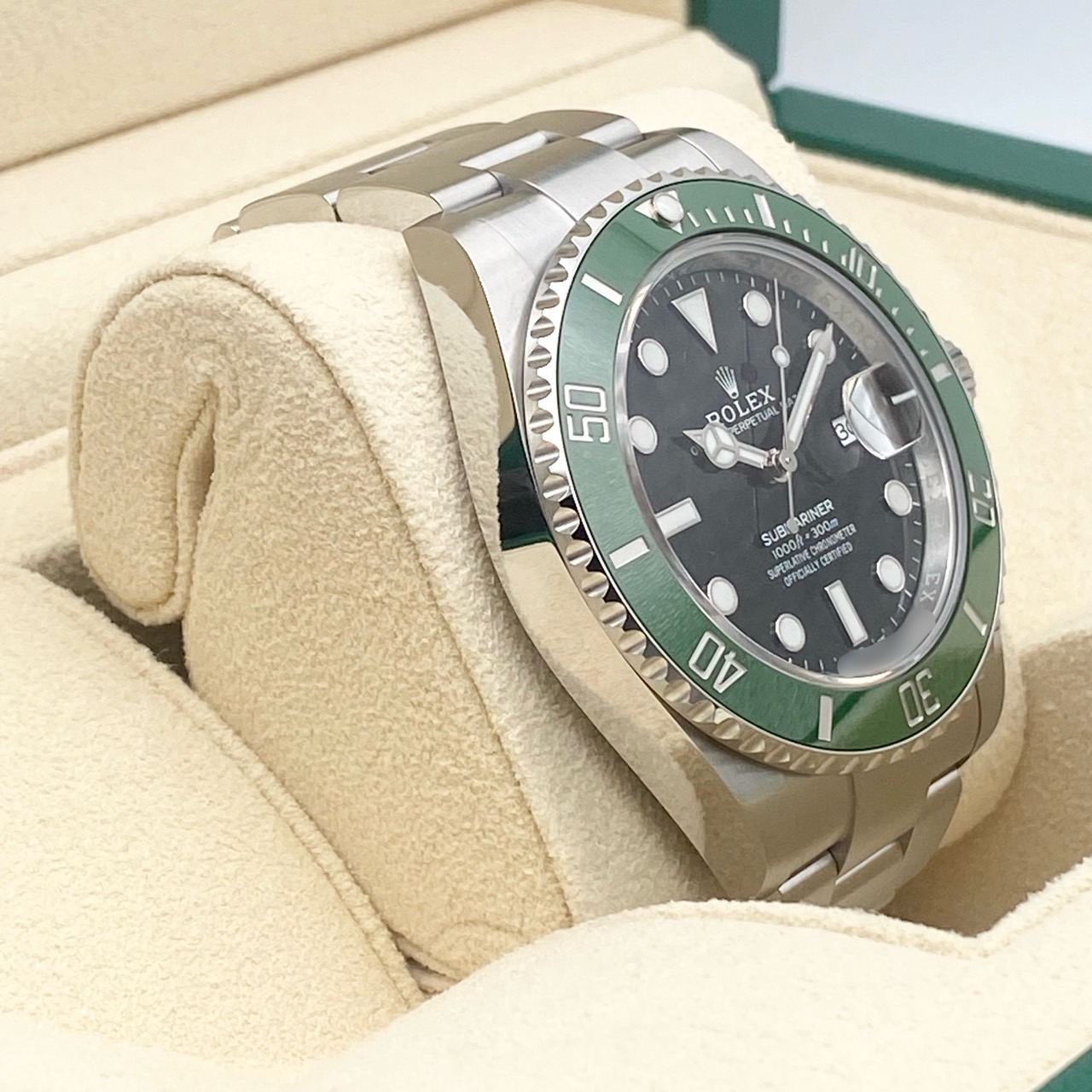 サブマリーナ デイト 126610LV オイスターブレスレット ブラック グリーン 41mm