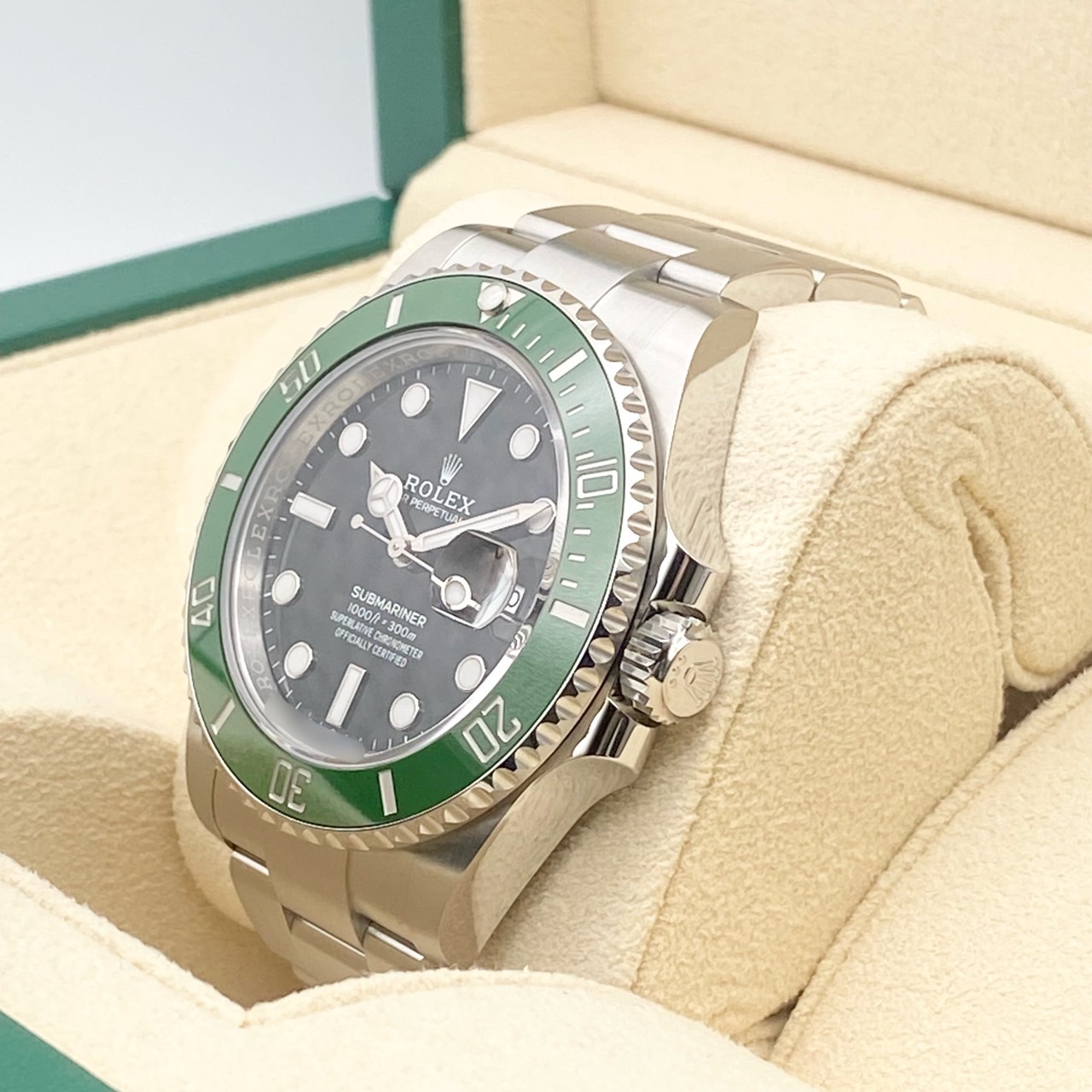 サブマリーナ デイト 126610LV オイスターブレスレット ブラック グリーン 41mm
