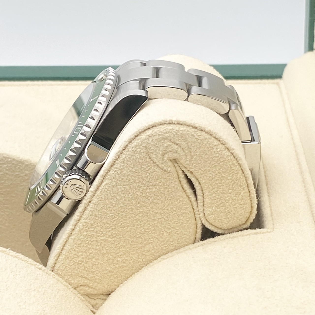 サブマリーナ デイト 126610LV オイスターブレスレット ブラック グリーン 41mm