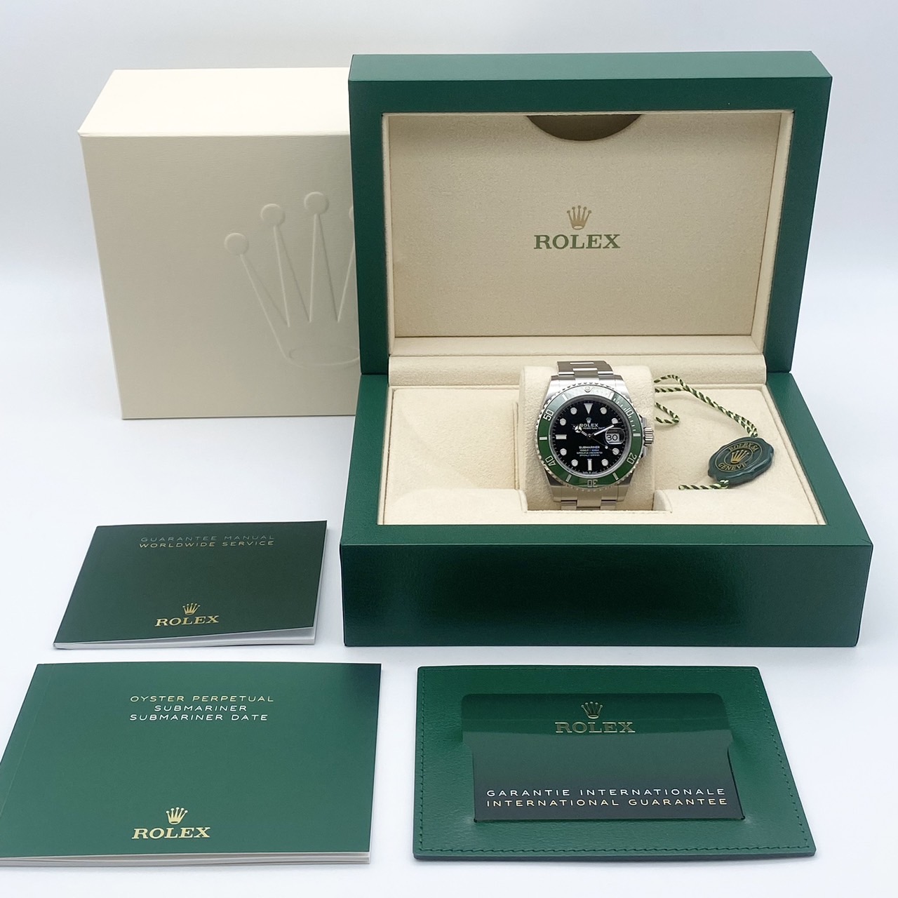 サブマリーナ デイト 126610LV オイスターブレスレット ブラック グリーン 41mm
