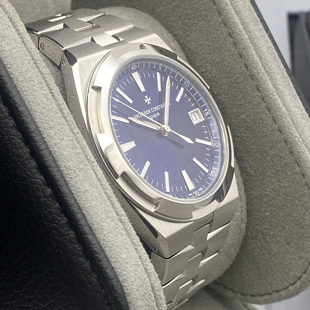 ヴァシュロンコンスタンタン オーヴァーシーズ 4520V/210A-B128 ステンレススチール ブルー 41mm