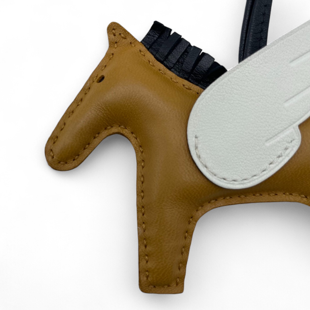 エルメス ペガサスチャーム PM ノワール/セサミ/ナタ