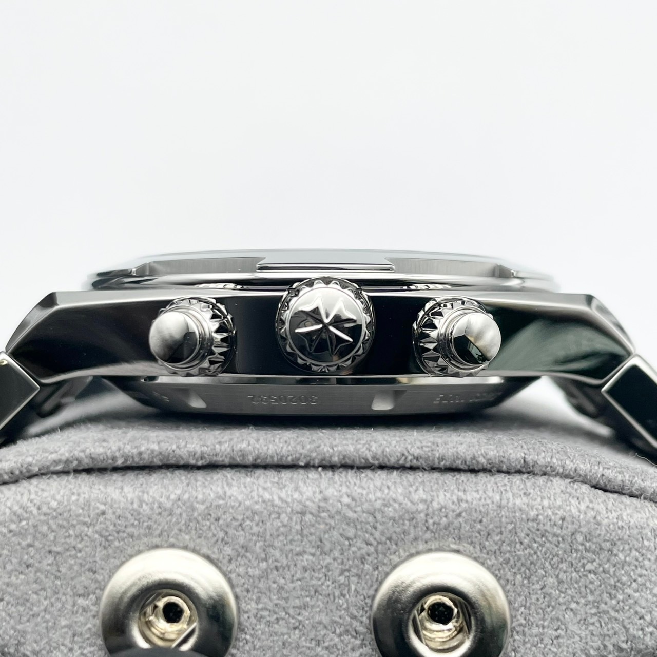 ヴァシュロンコンスタンタン オーヴァーシーズ・クロノグラフ 5520V/210A-B148 42.5mm